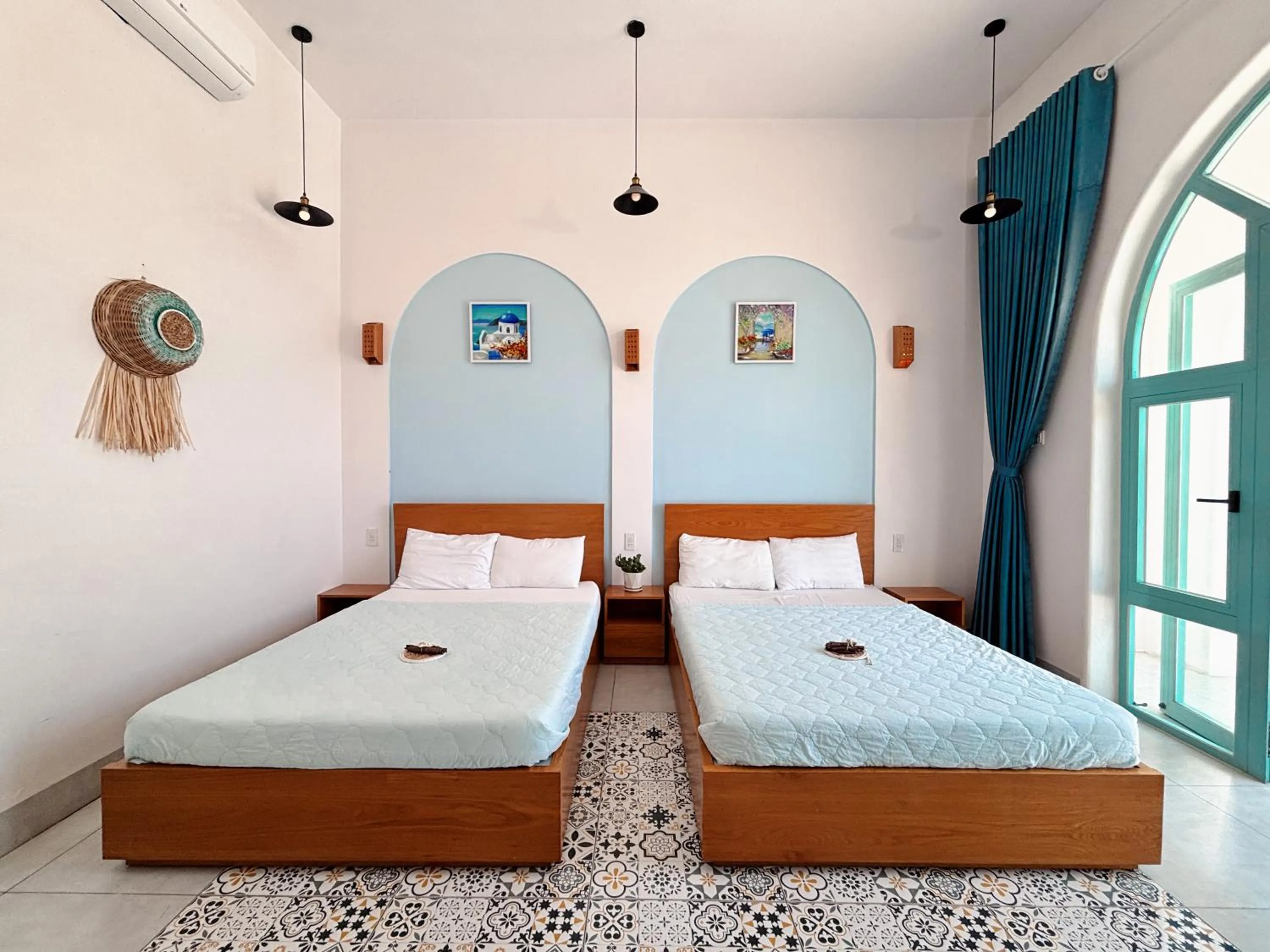 Bed in Santorini Villa Cam Ranh