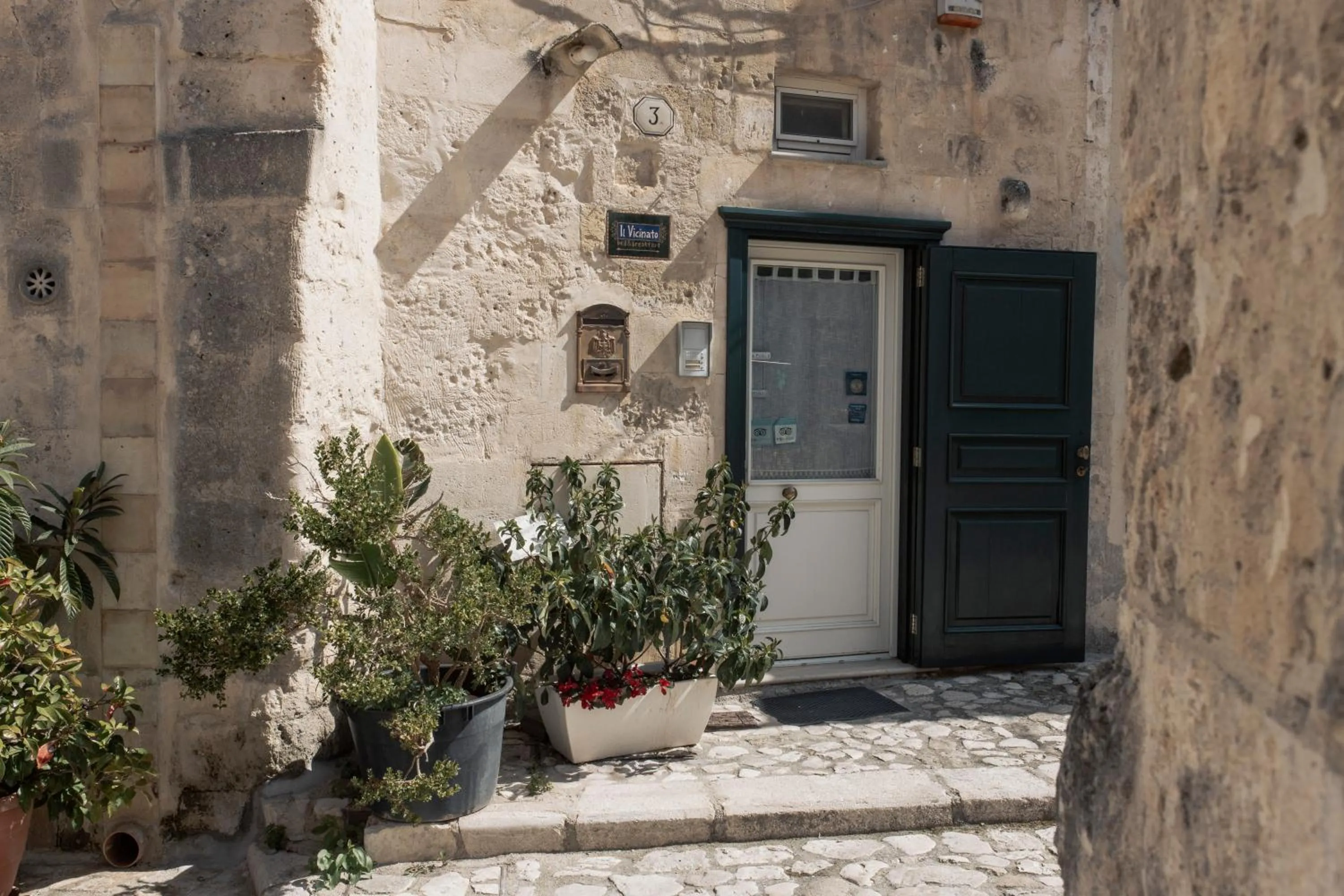 Property building in Il Vicinato, casa vacanza immersa nel cuore dei Sassi