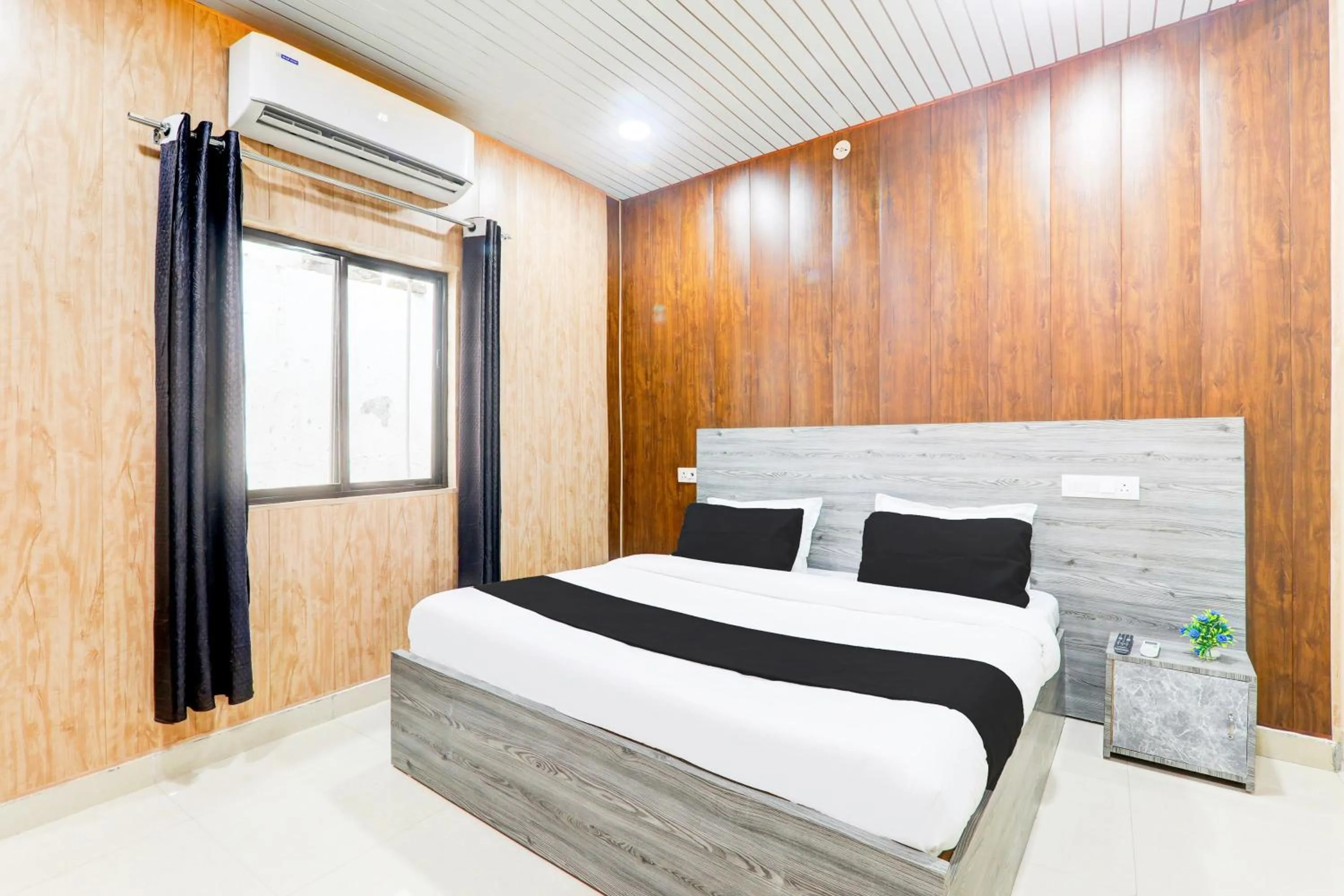 Bedroom, Bed in Super Hotel O SSK Hotel