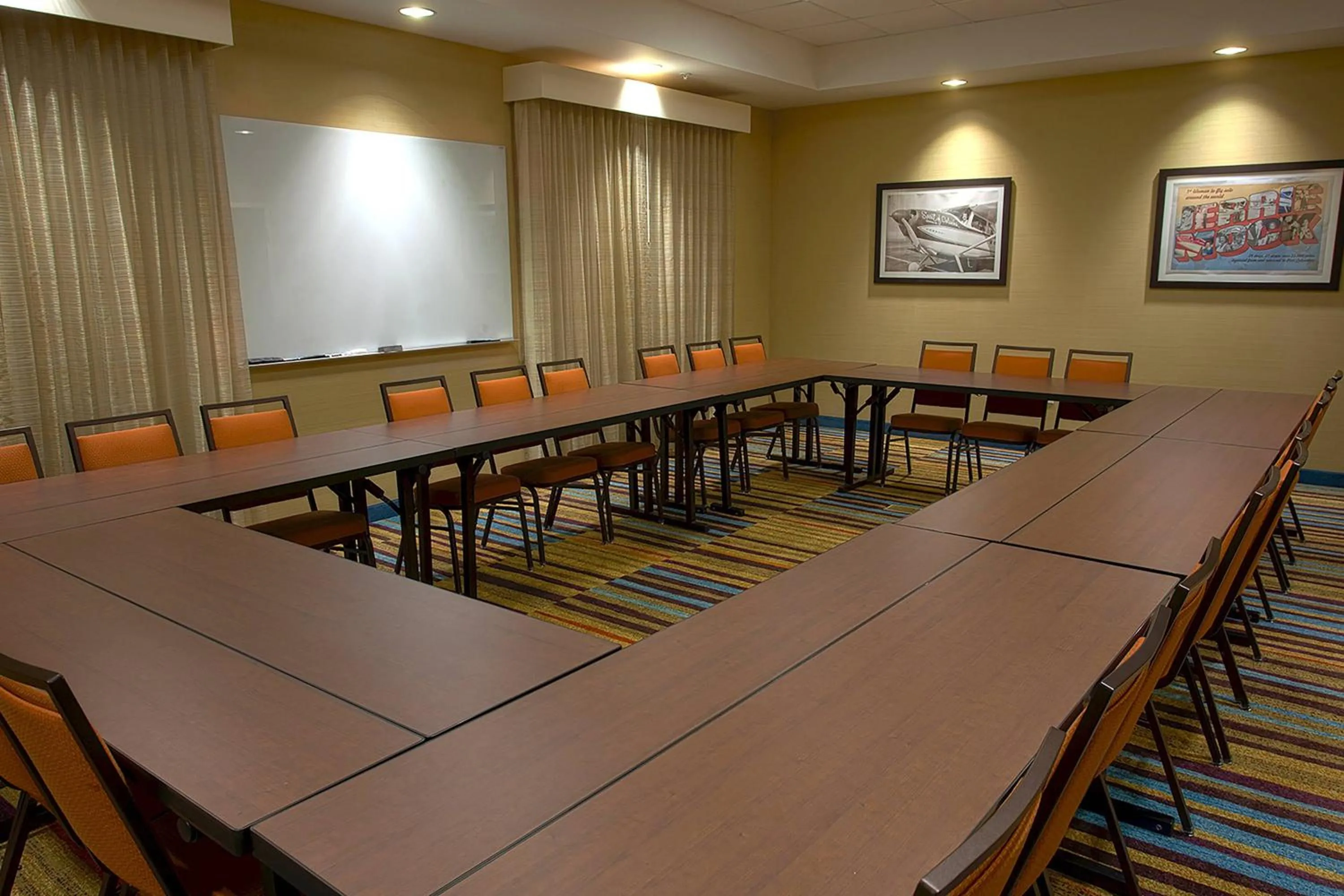 Meeting/conference room in Fairfield Inn & Suites by Marriott Columbus Airport