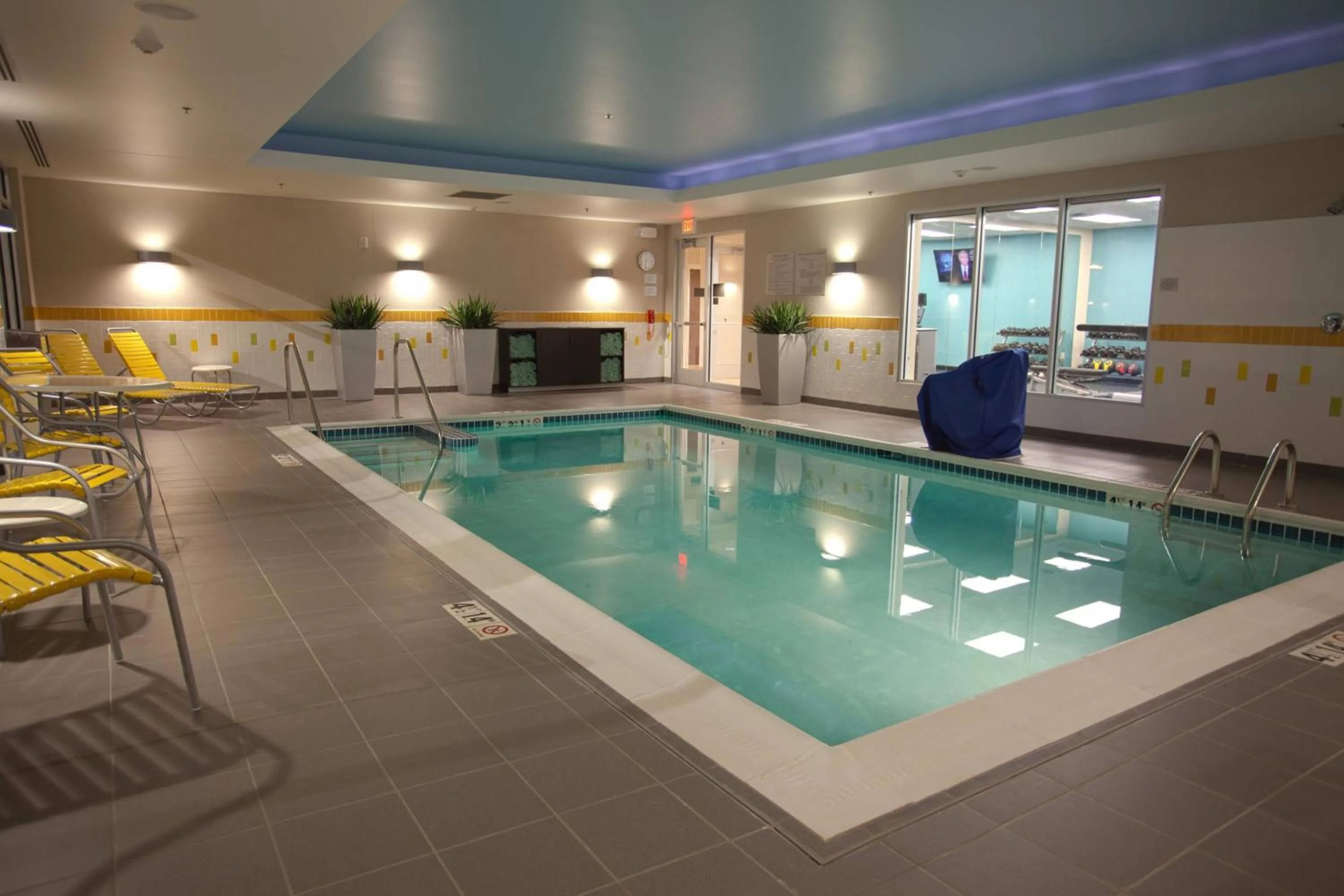 Swimming pool in Fairfield Inn & Suites by Marriott Columbus Airport