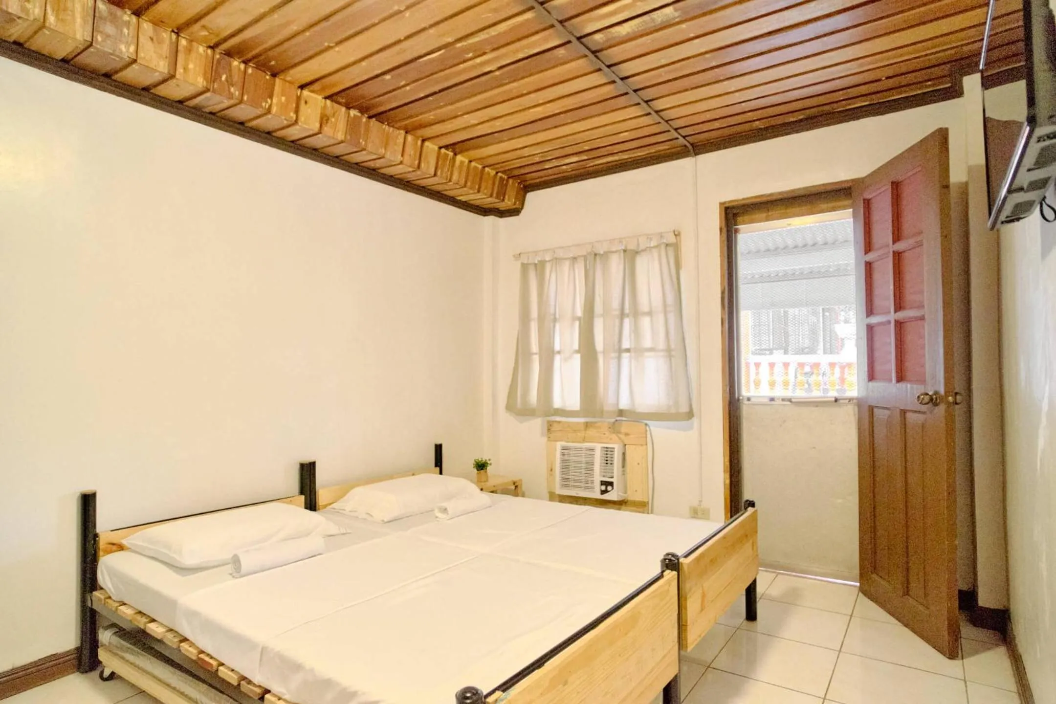 Bed in Pallet Homes - Ledesco