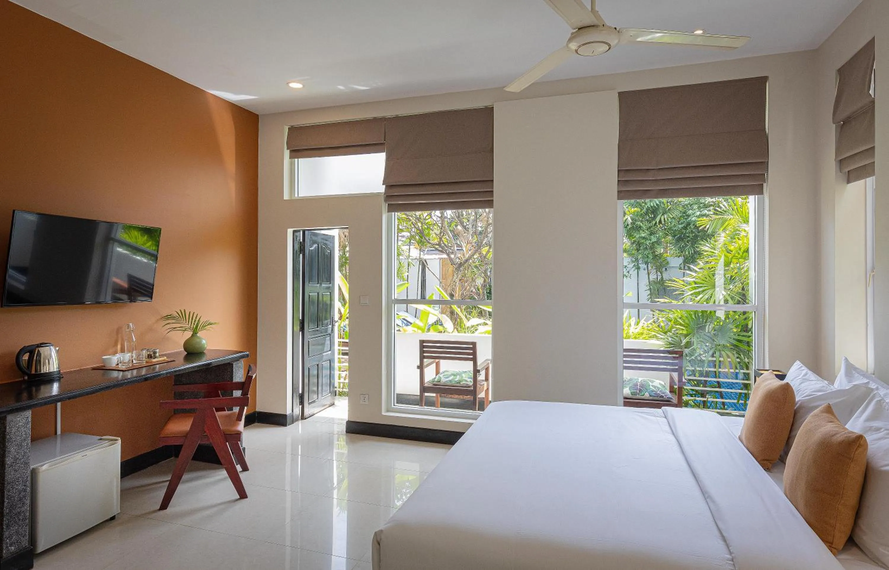 Pool view, Bed in Babel Boutique