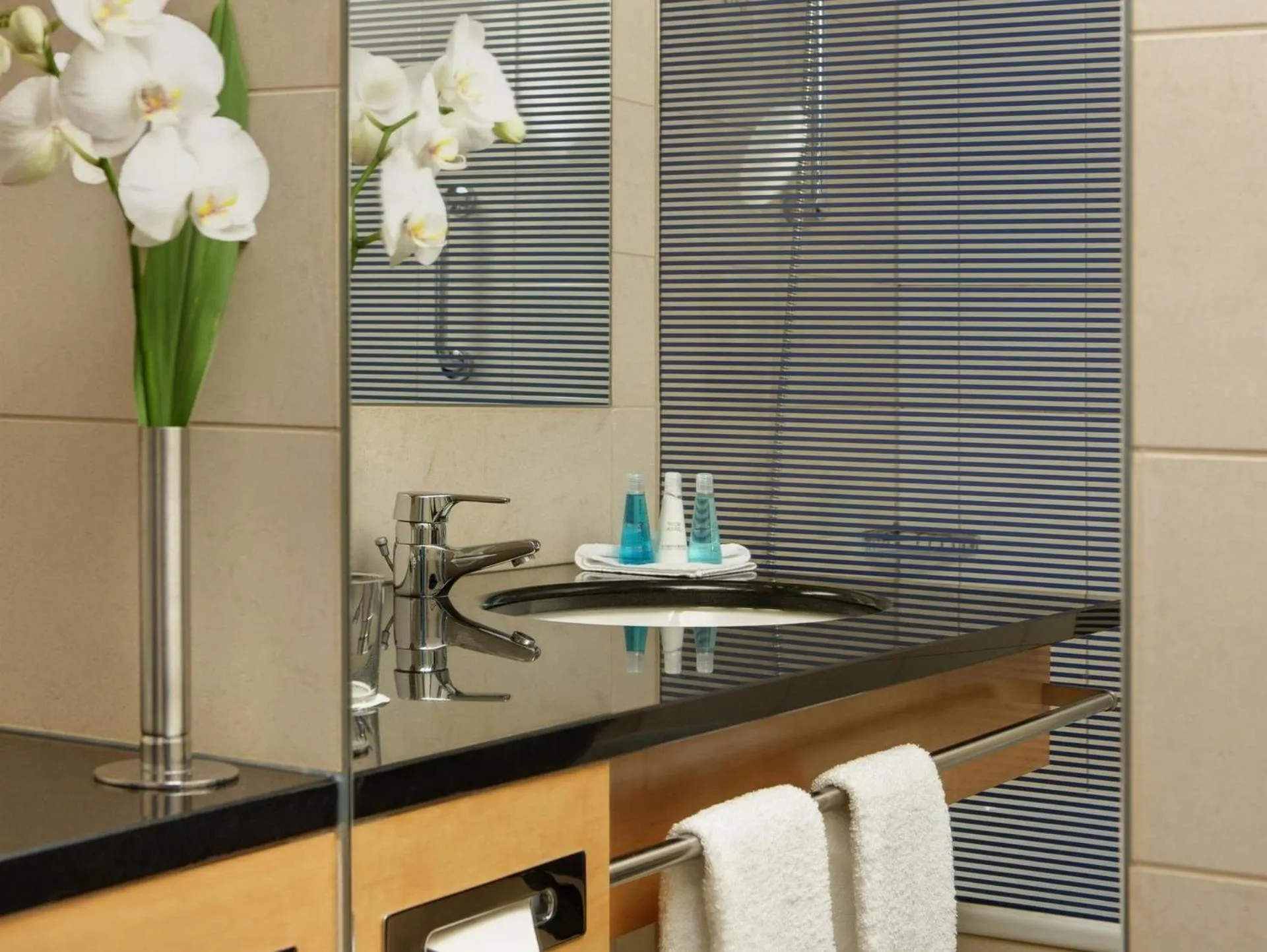 Bathroom in Steigenberger Airport Hotel Amsterdam