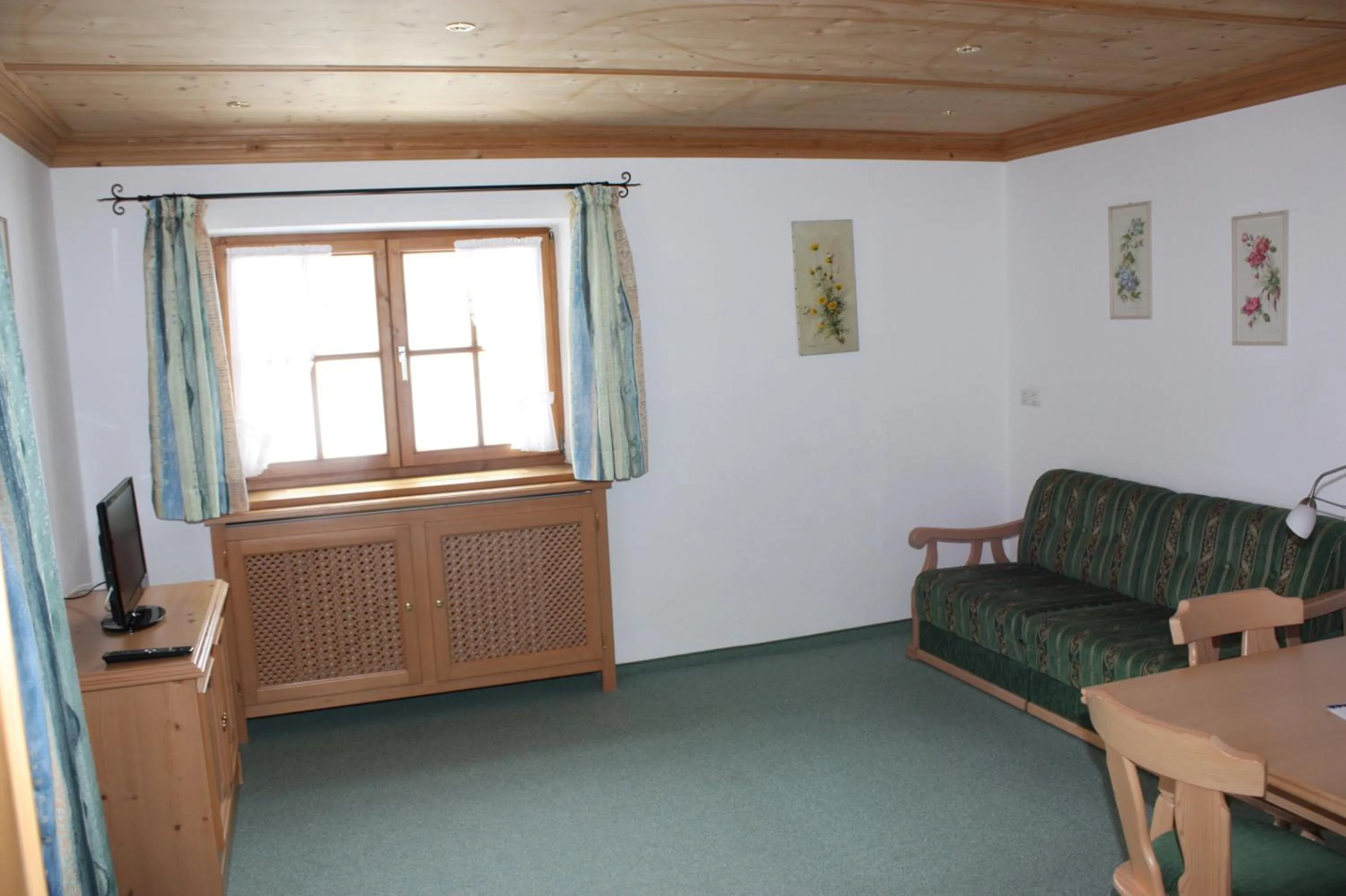Photo of the whole room in Gasthaus Aiplspitz