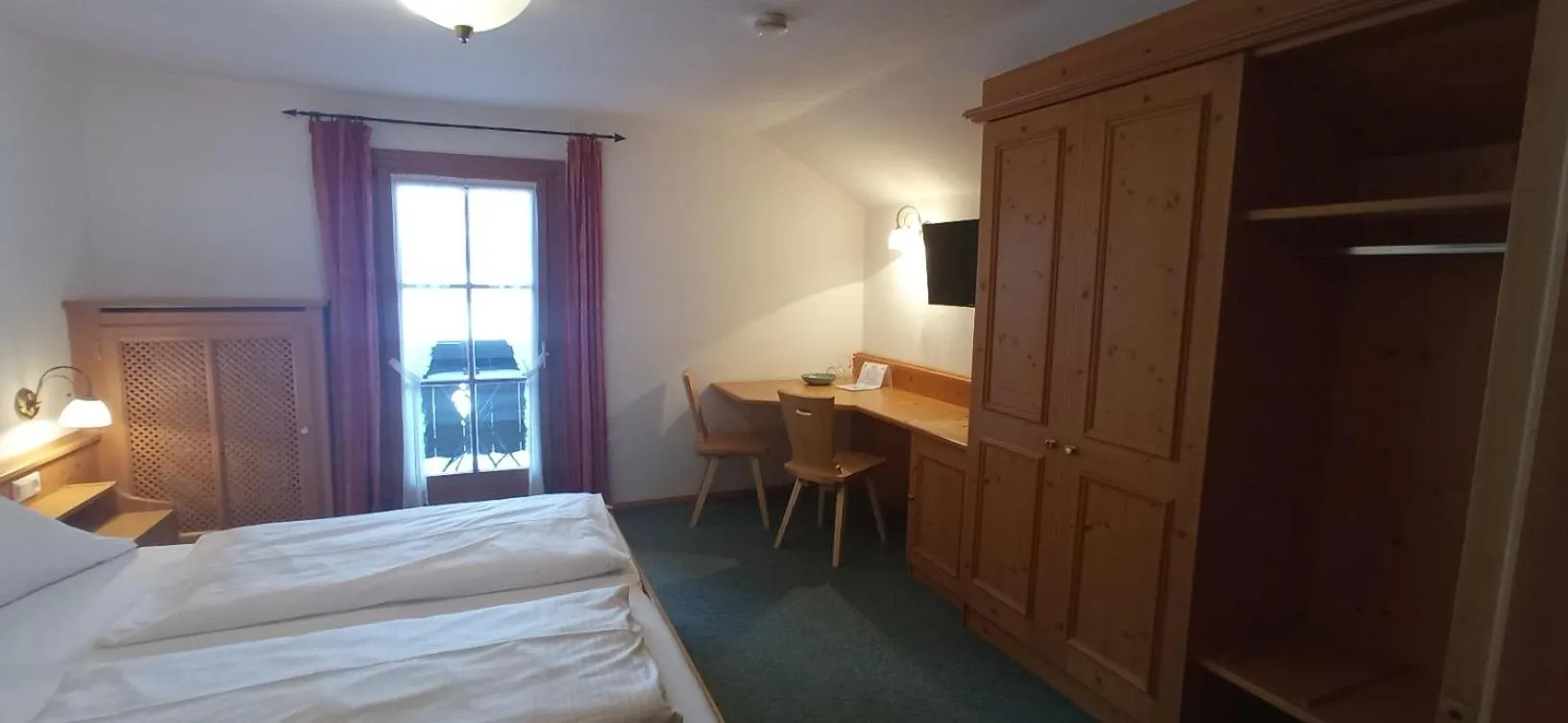 Bed in Gasthaus Aiplspitz