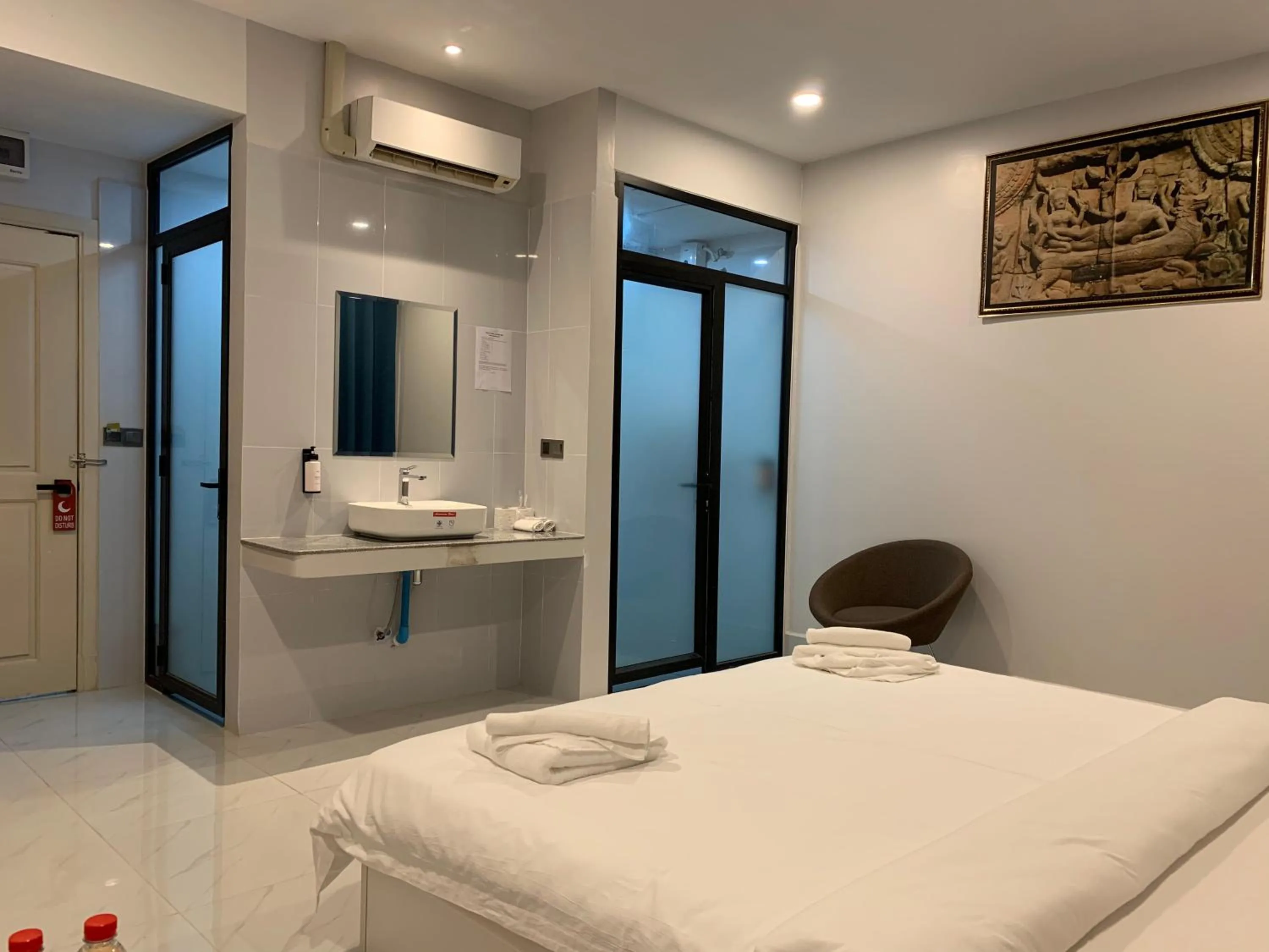 Bedroom, Bed in Nico’s Hotel and SkyBar