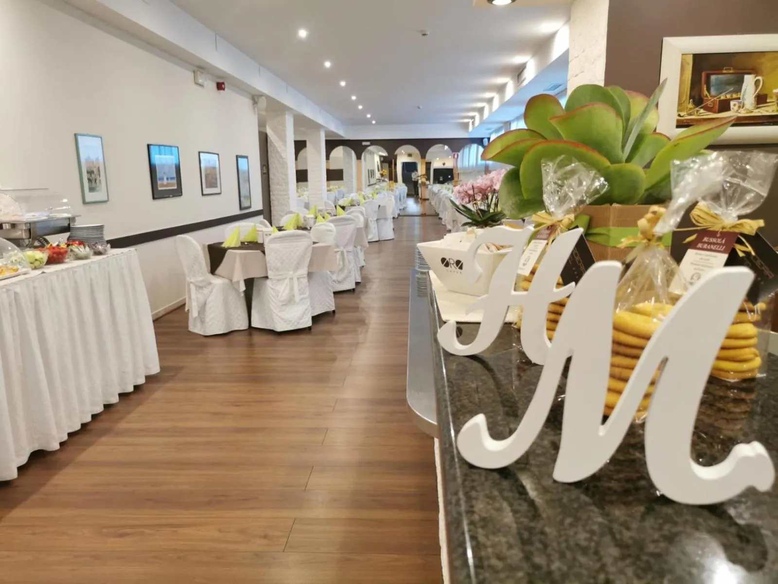 Restaurant/places to eat in Hotel Madera