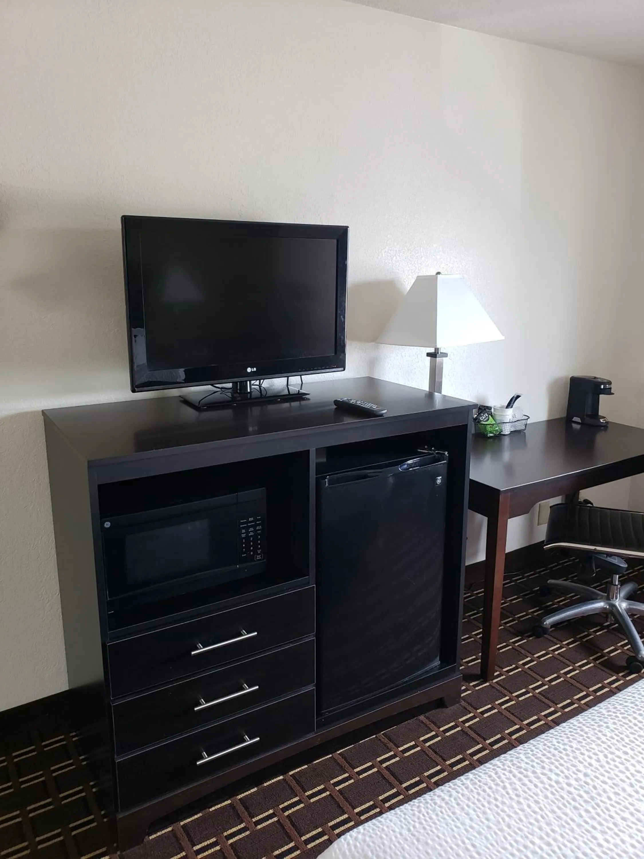 TV and multimedia in Super 8 by Wyndham La Crosse