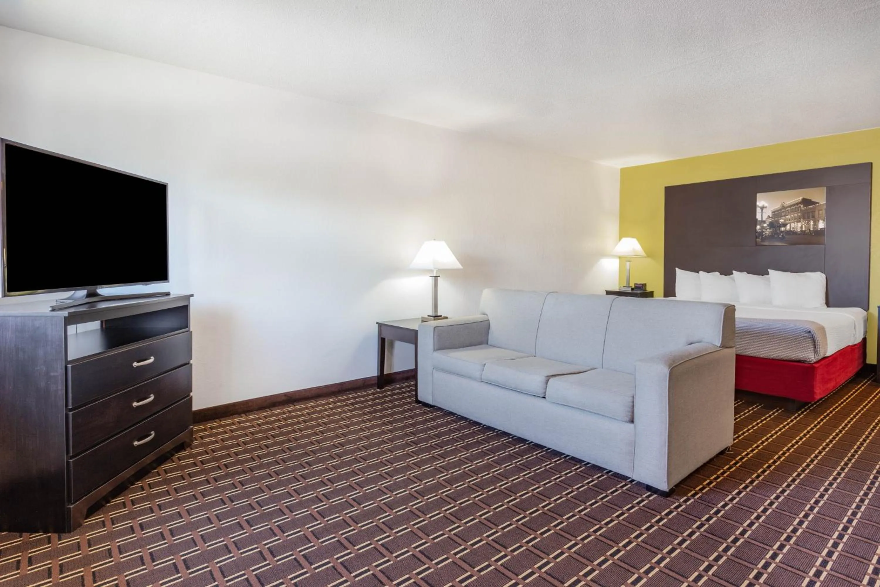 Seating area, Bed in Super 8 by Wyndham La Crosse
