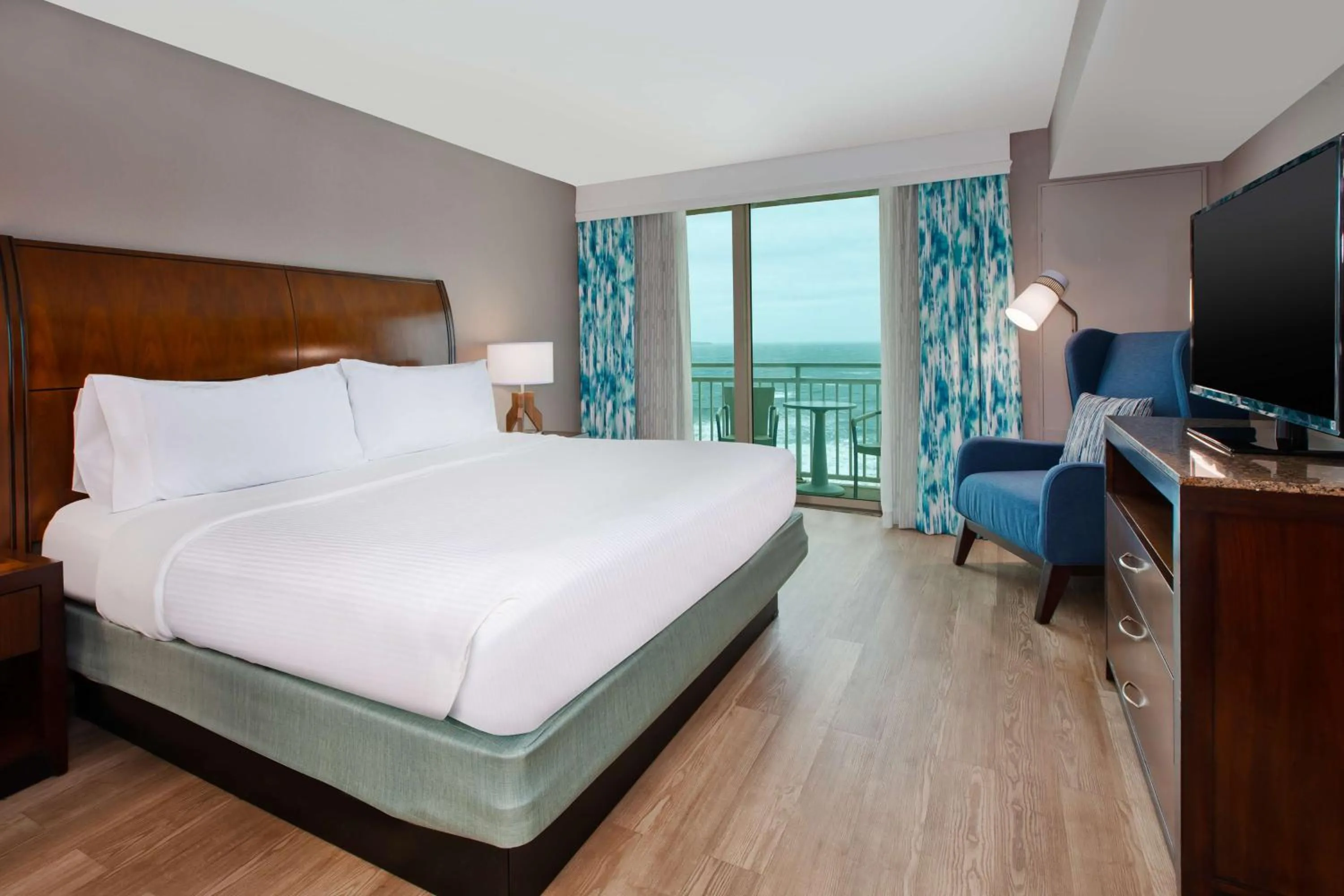 Bed in Hilton Garden Inn Virginia Beach Oceanfront