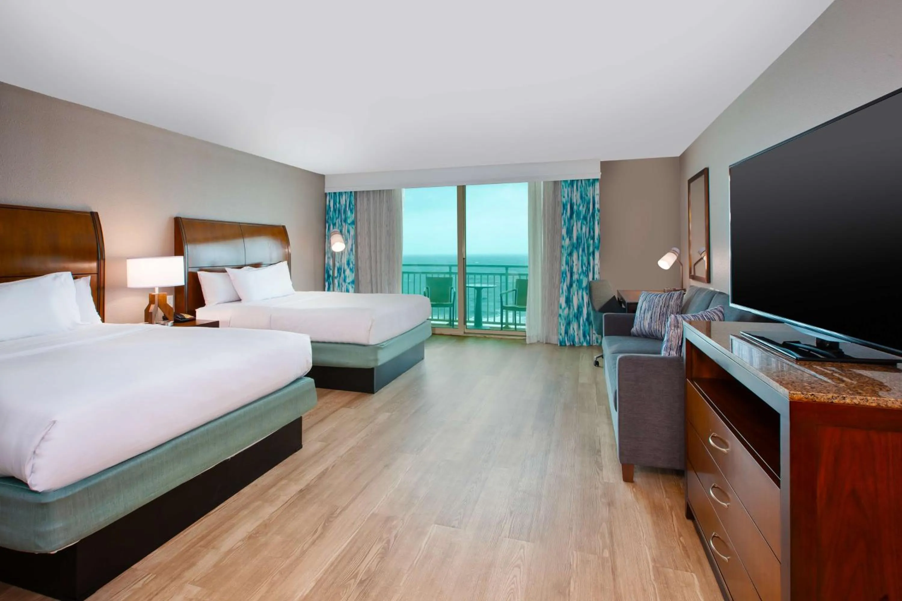 Living room, Bed in Hilton Garden Inn Virginia Beach Oceanfront