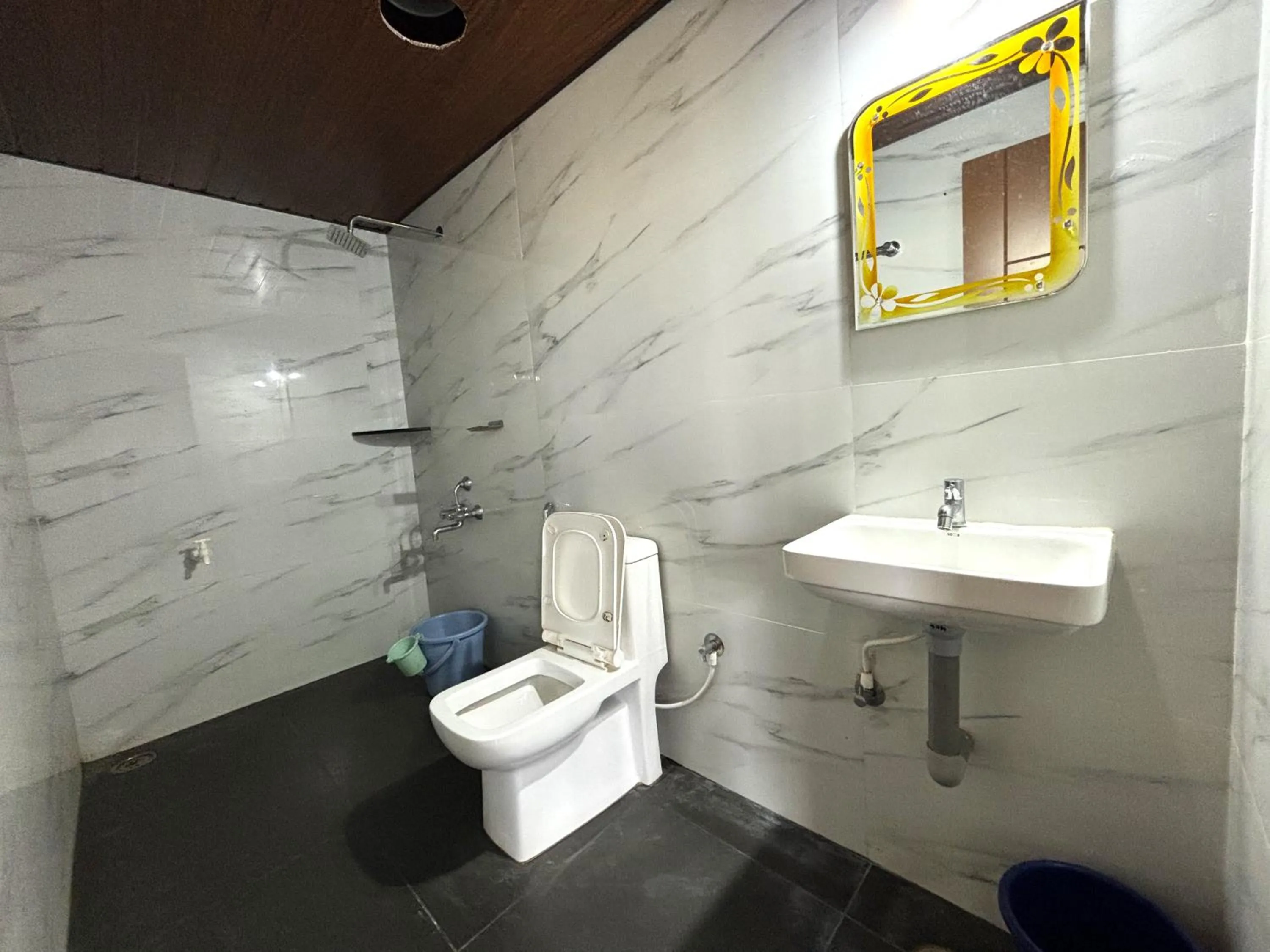 Bathroom in Sri Swarna Darvi Lodge Horanadu