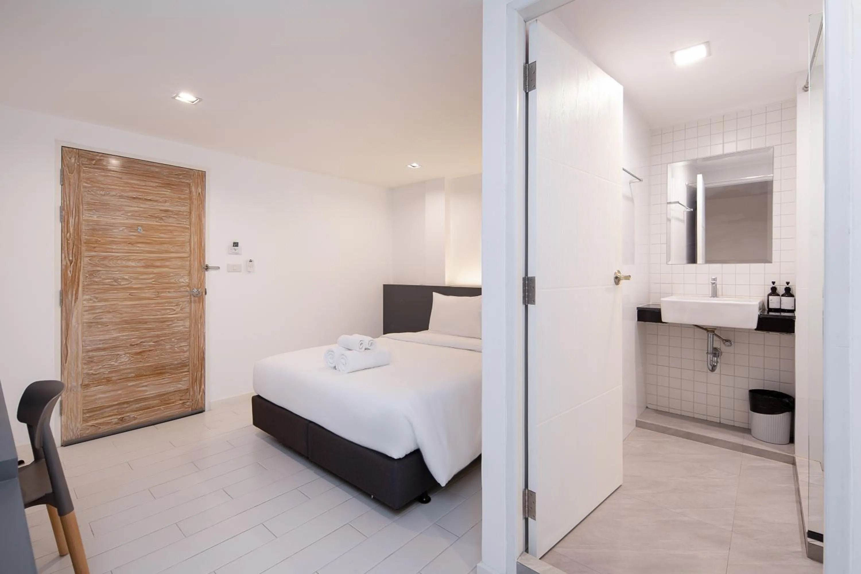 Bedroom, Bed in The Urban Oasis