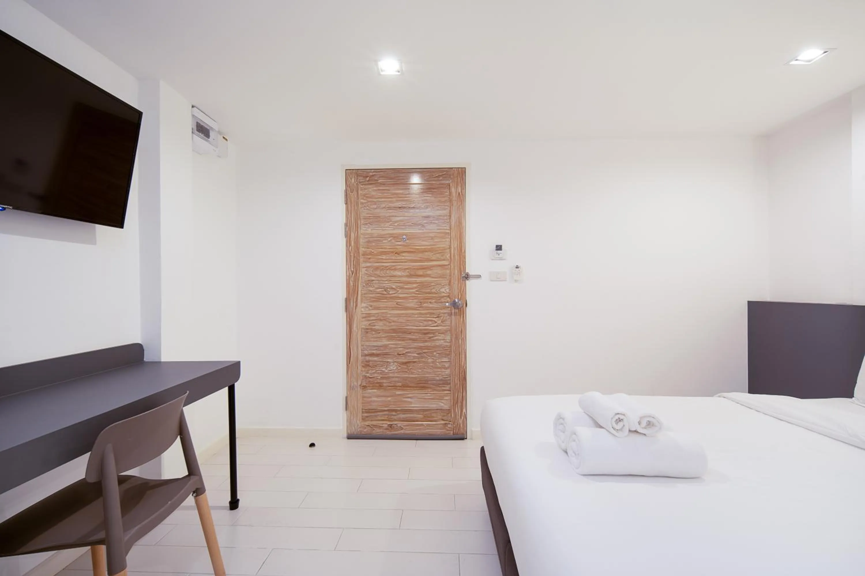 Bedroom, Bed in The Urban Oasis