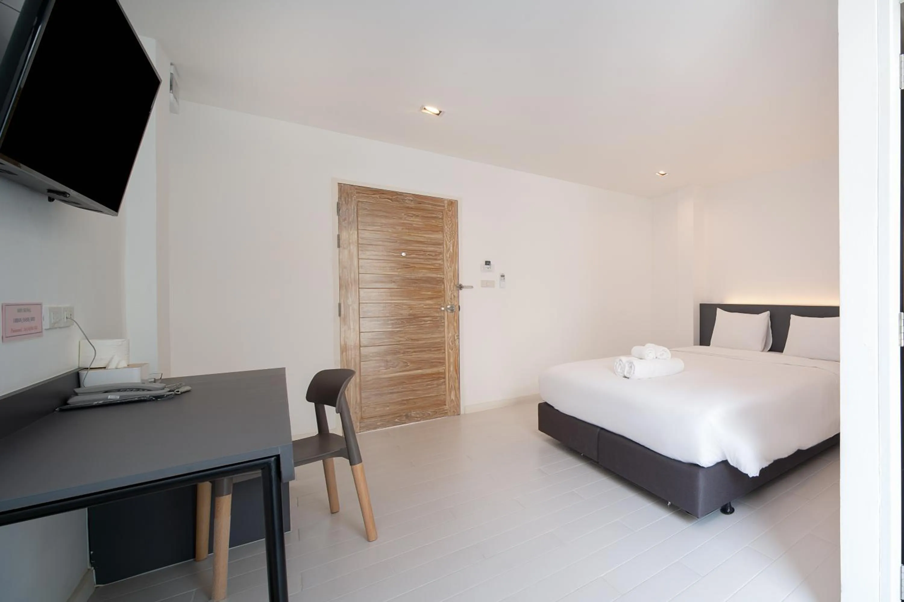 Bedroom, Bed in The Urban Oasis