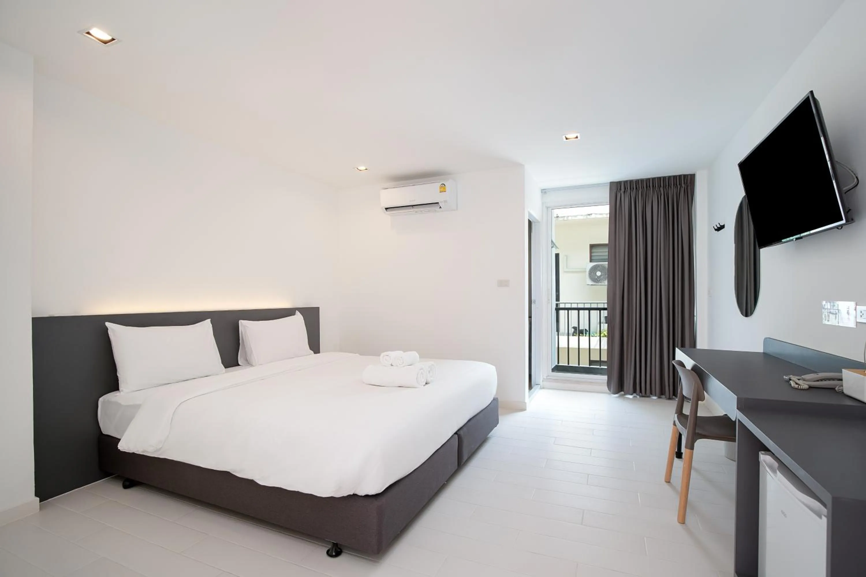 Bedroom, Bed in The Urban Oasis