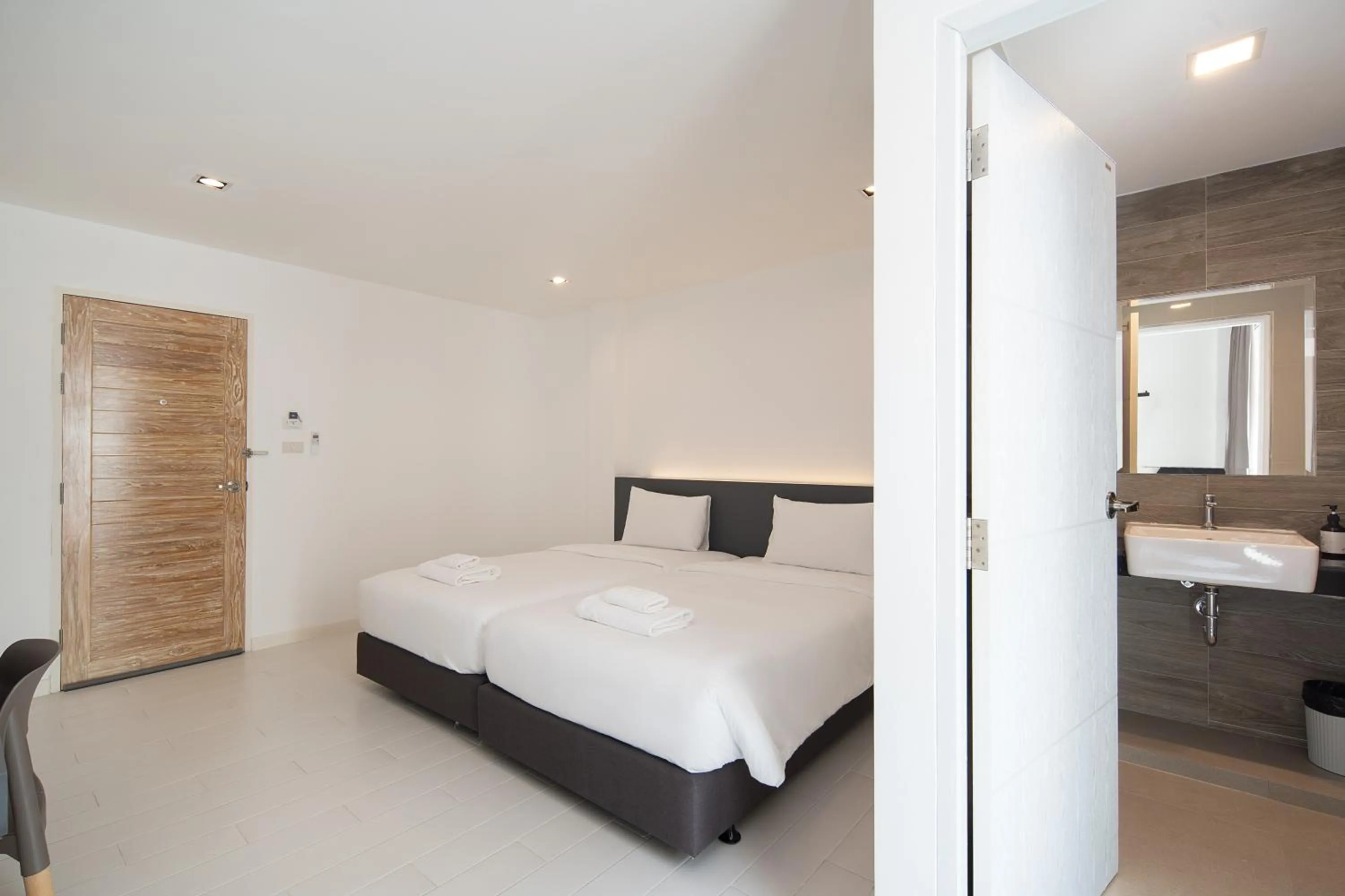 Bedroom, Bed in The Urban Oasis