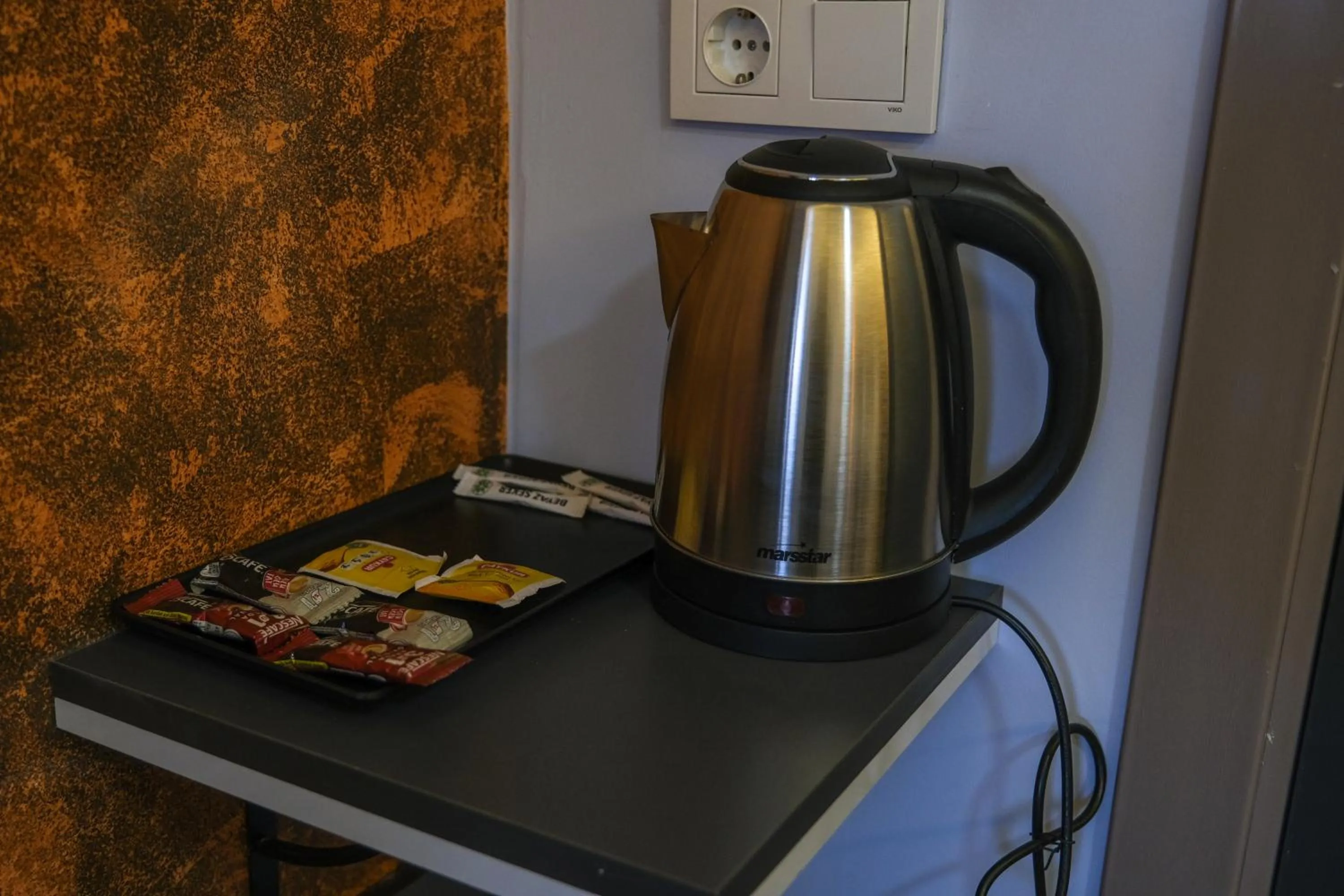 Coffee/tea facilities in Yellow Mansion
