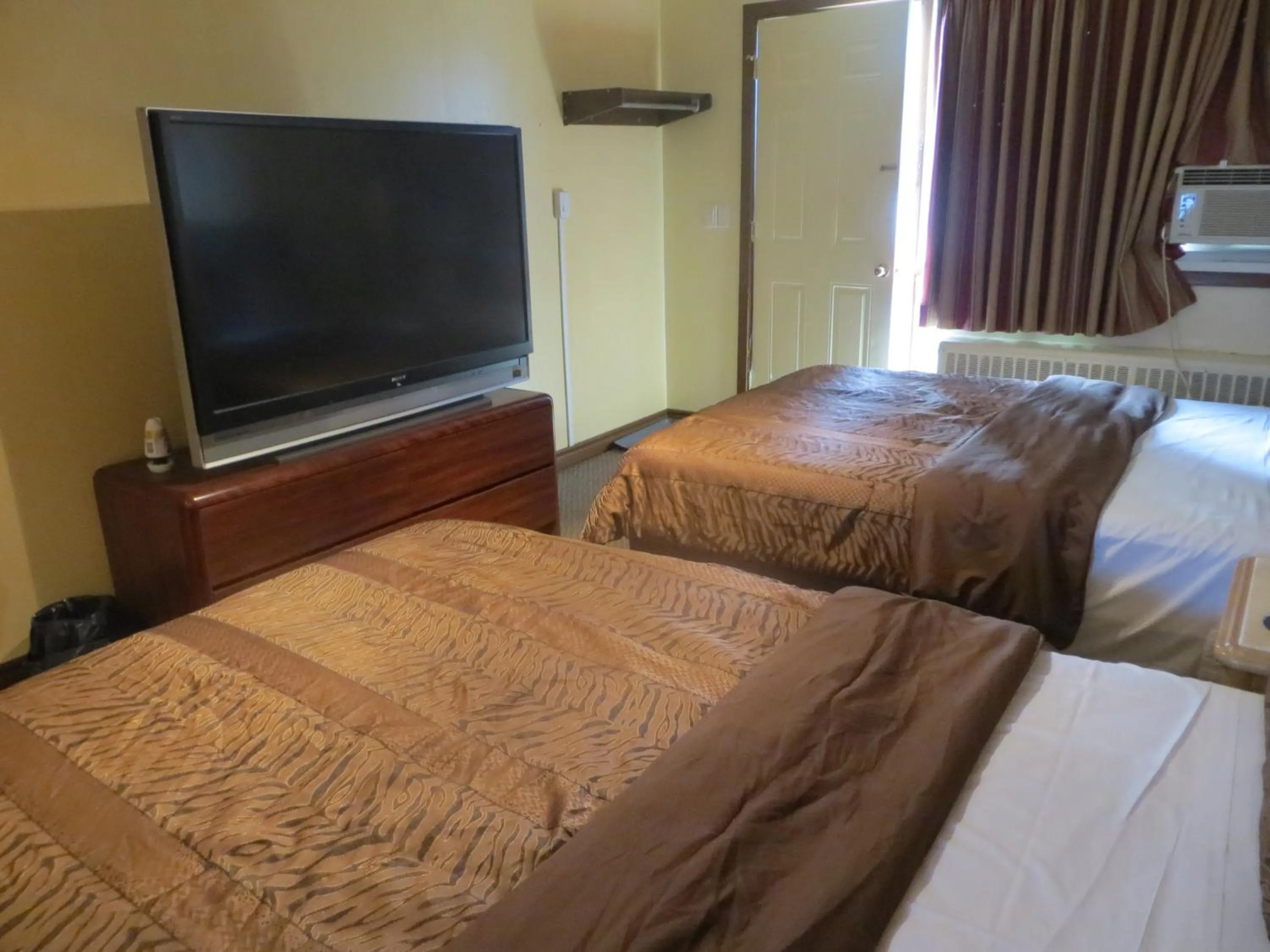 TV and multimedia, Bed in Mayflower Motel