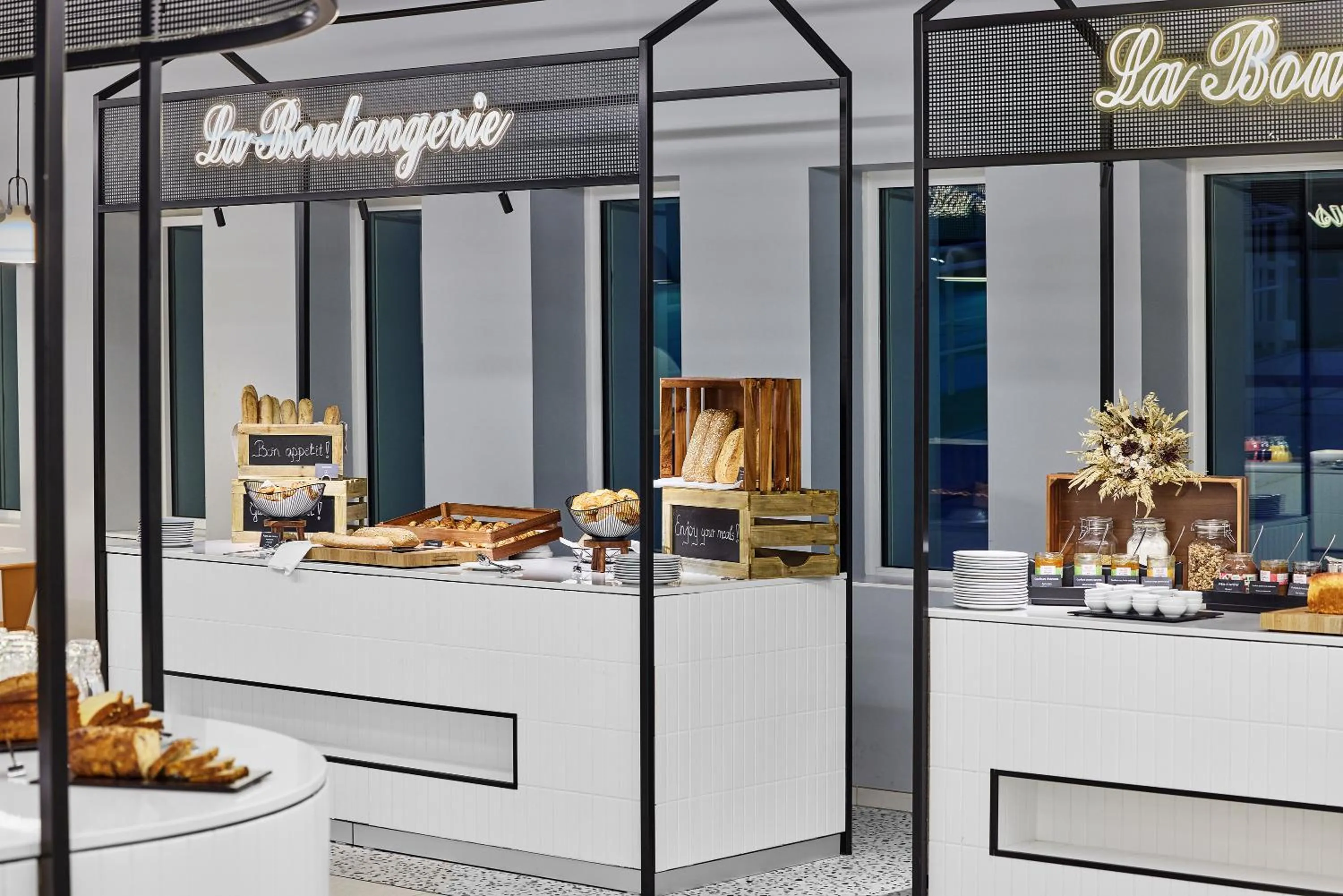 Restaurant/places to eat in H4 Hotel Wyndham Paris Pleyel Resort