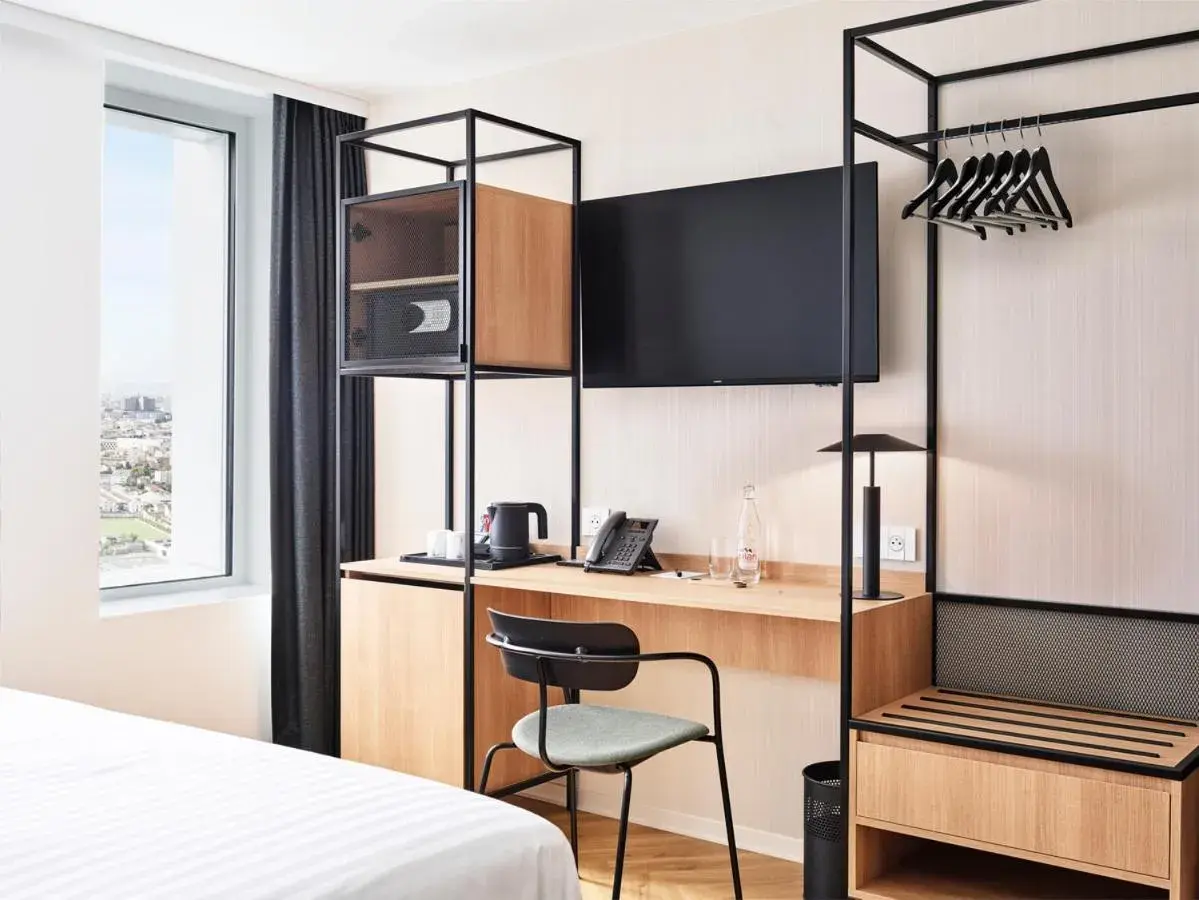 Superior Double Room High Floor in H4 Hotel Wyndham Paris Pleyel Resort Superior Double Room High Floor in H4 Hotel Wyndham Paris Pleyel Resort