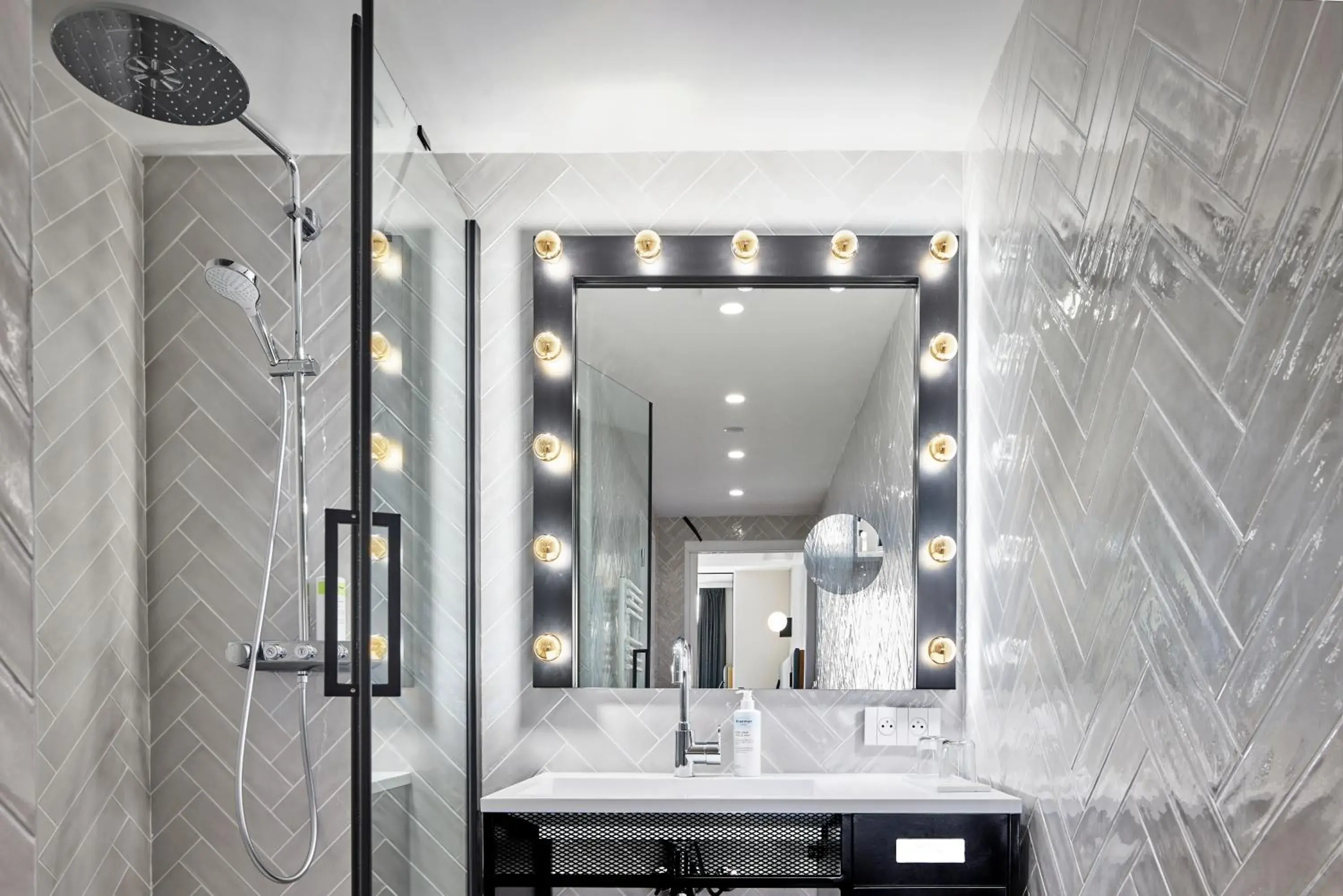 Superior Double or Twin Room in H4 Hotel Wyndham Paris Pleyel Resort Superior Double or Twin Room in H4 Hotel Wyndham Paris Pleyel Resort