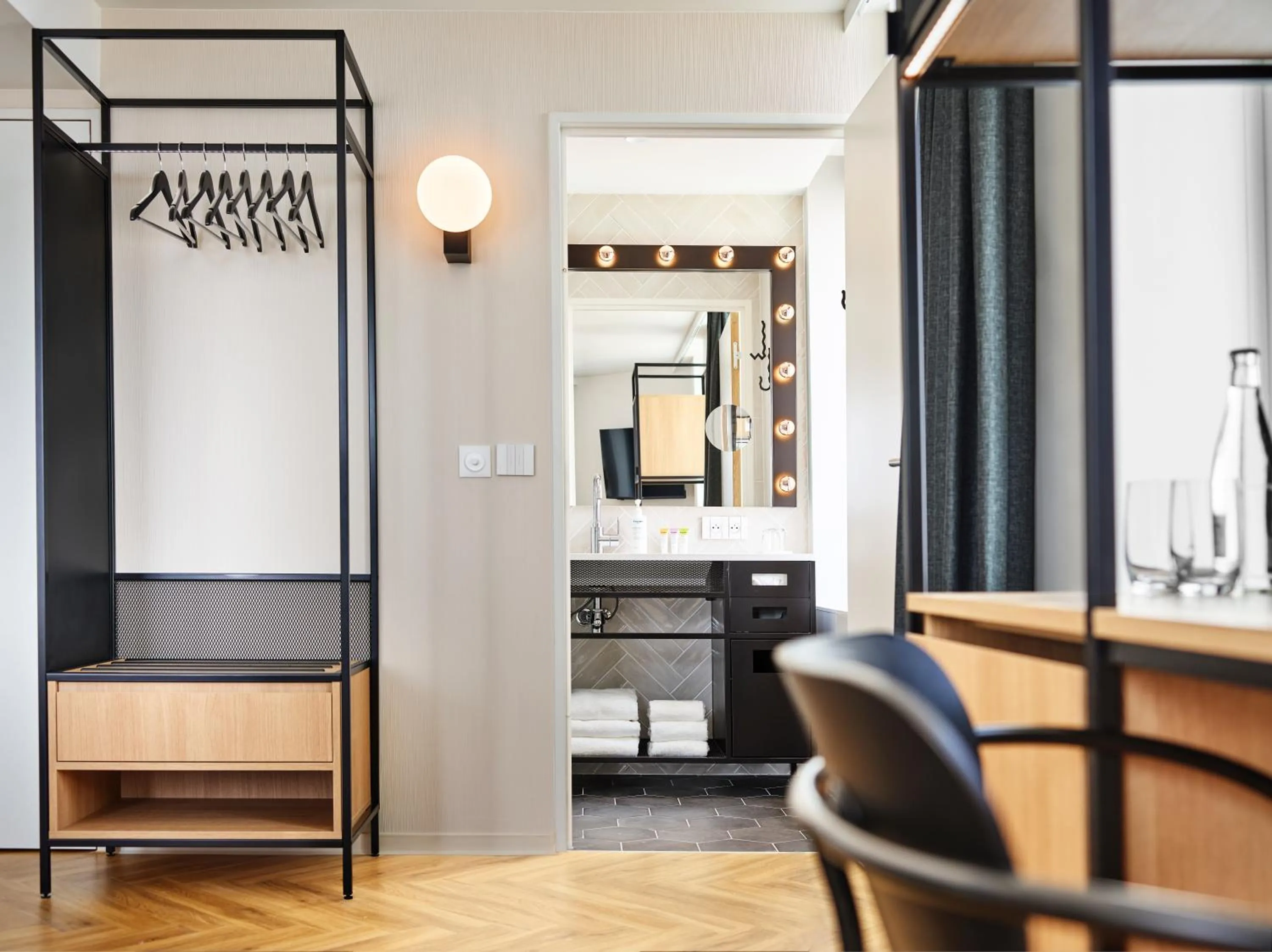 Photo of the whole room in H4 Hotel Wyndham Paris Pleyel Resort