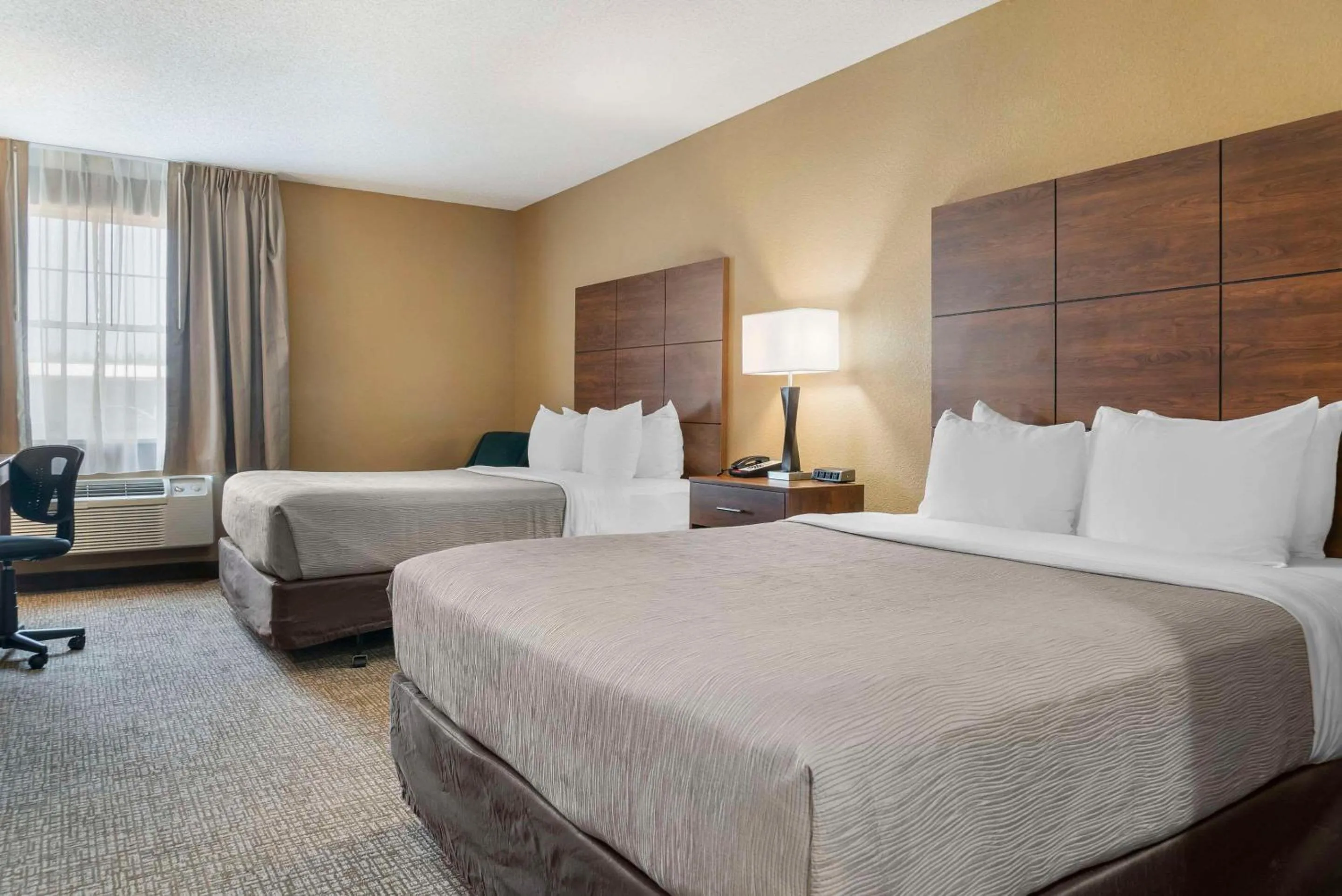 Bedroom, Bed in Quality Inn & Suites Manistique