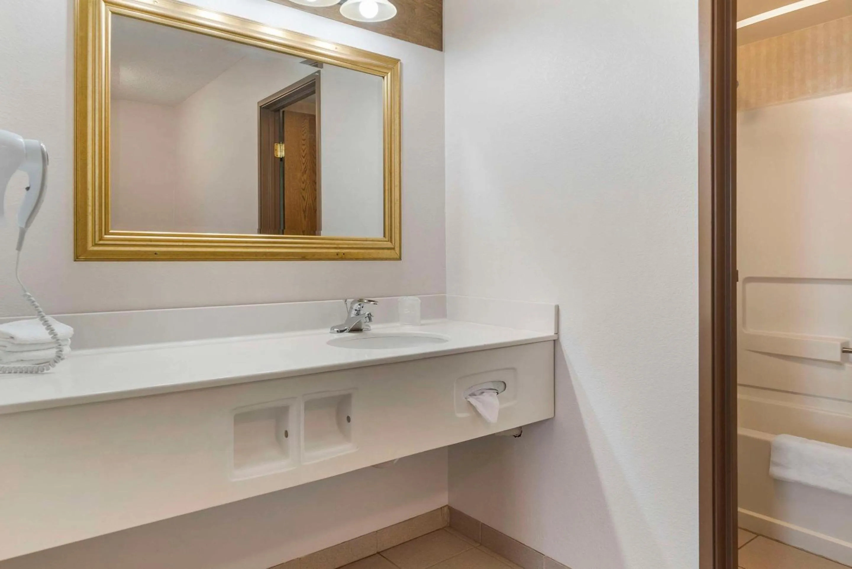 Bedroom in Quality Inn & Suites Manistique