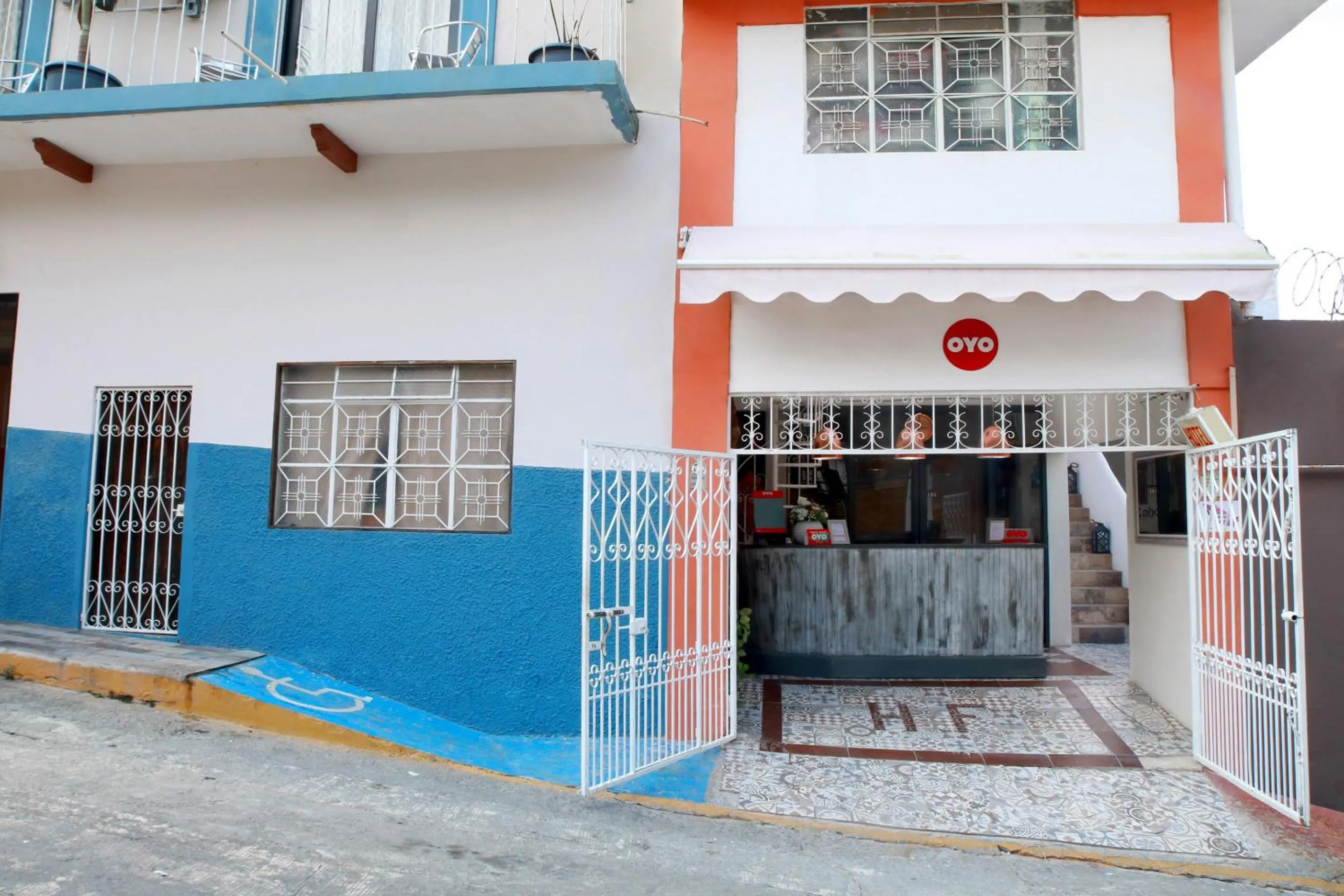 Facade/entrance in OYO Hotel Maria Otilia Falla, Papantla