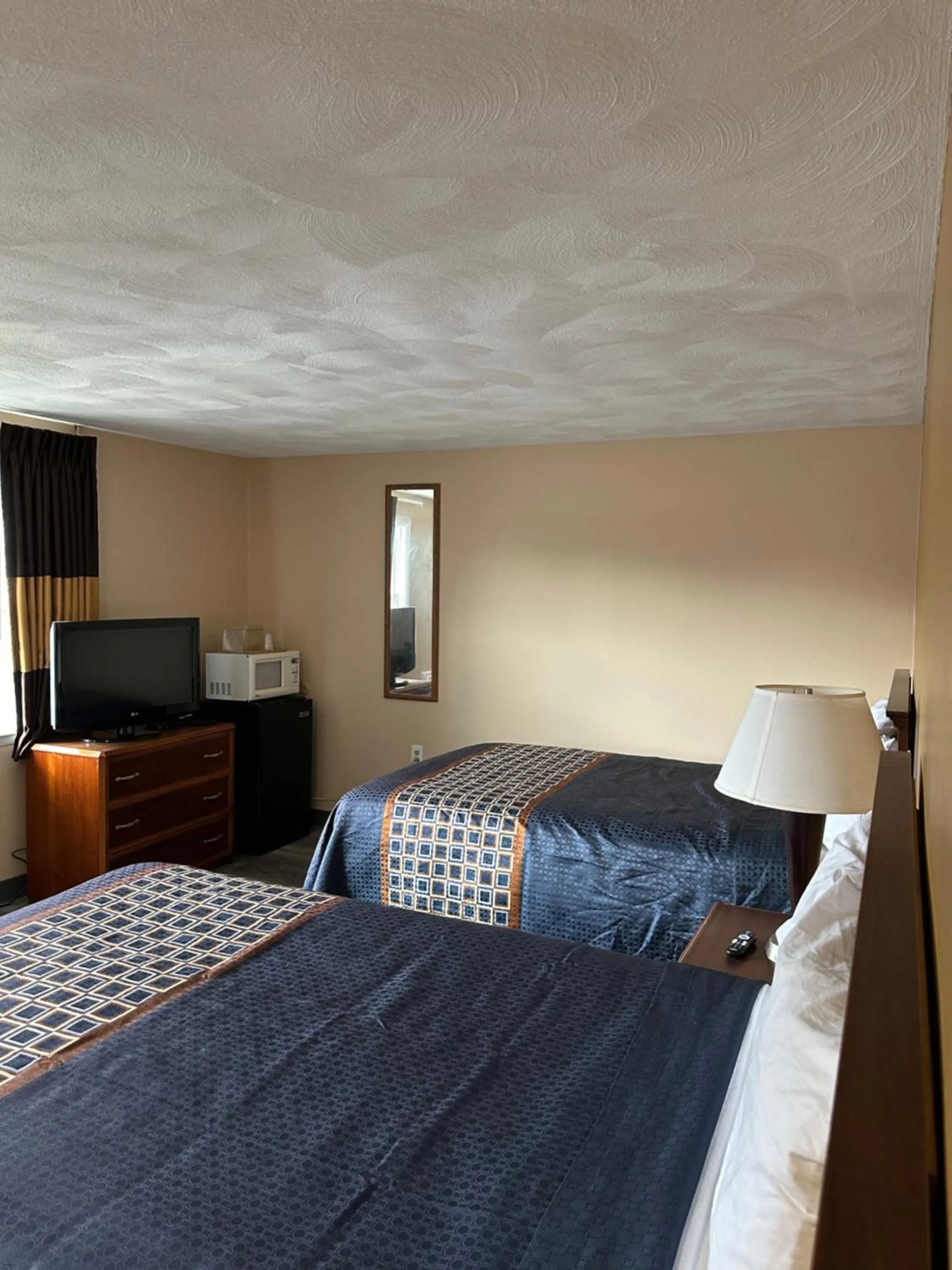 Bed in Wickford Motor Inn