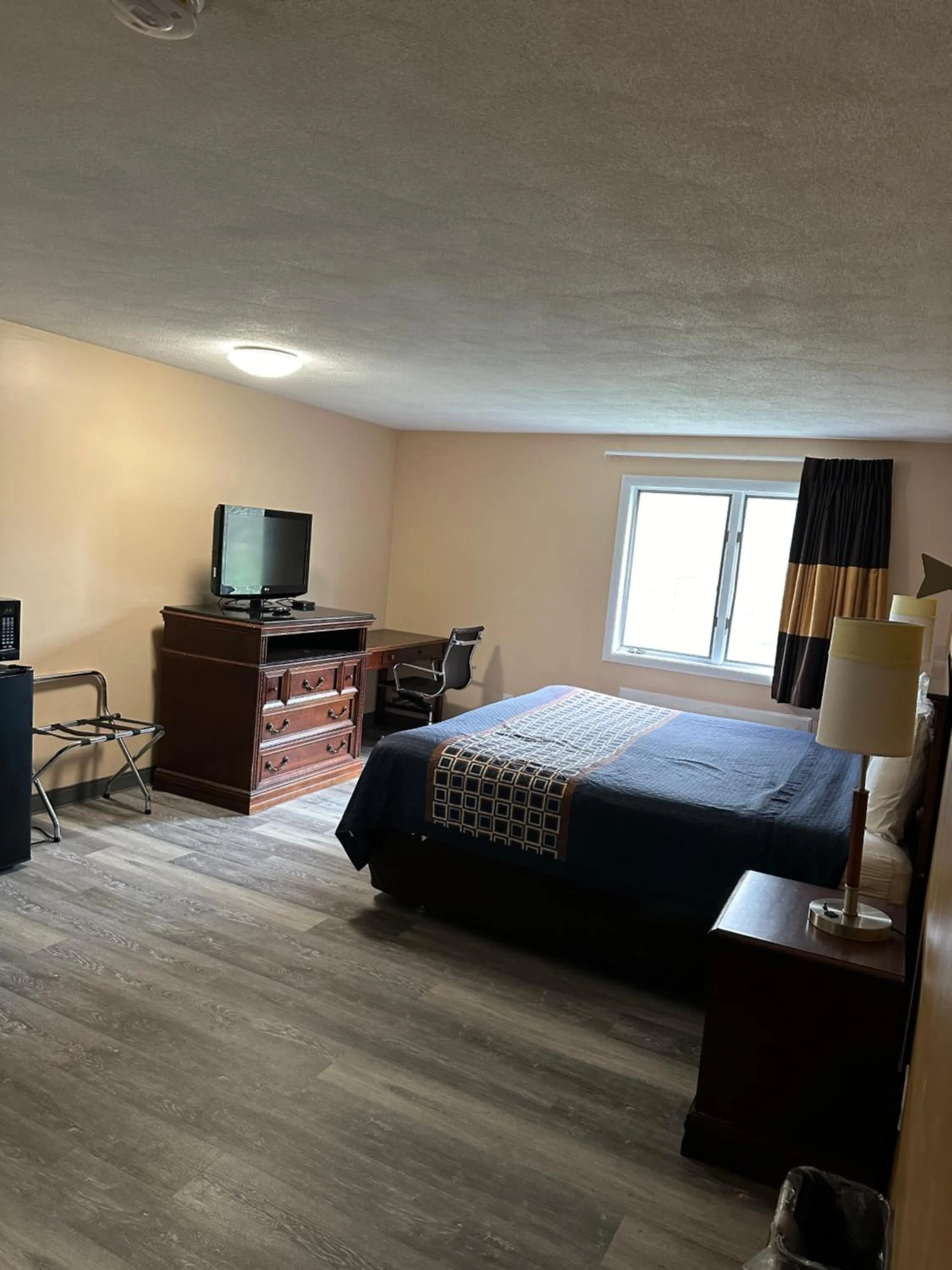 Bed in Wickford Motor Inn