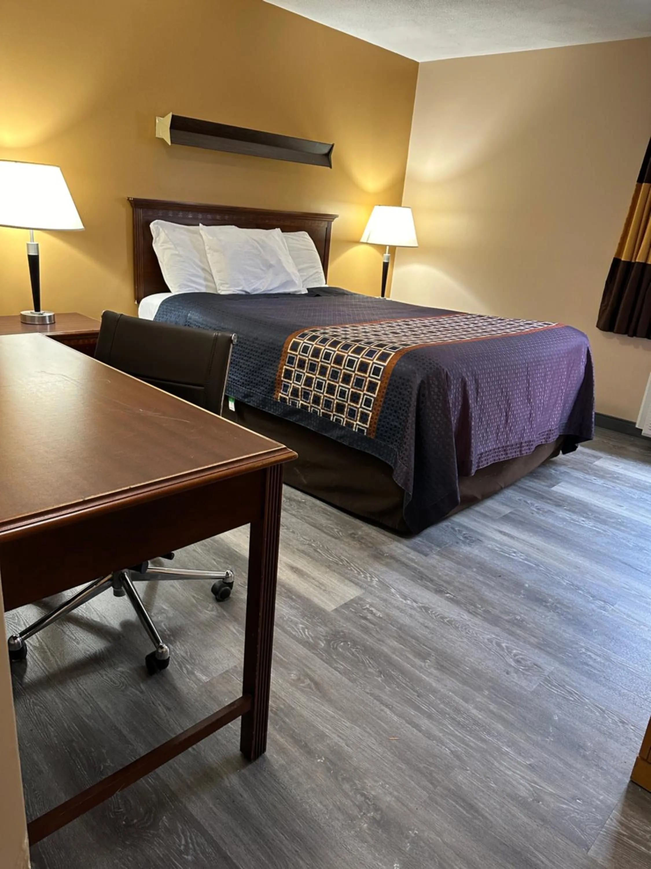 Bed in Wickford Motor Inn