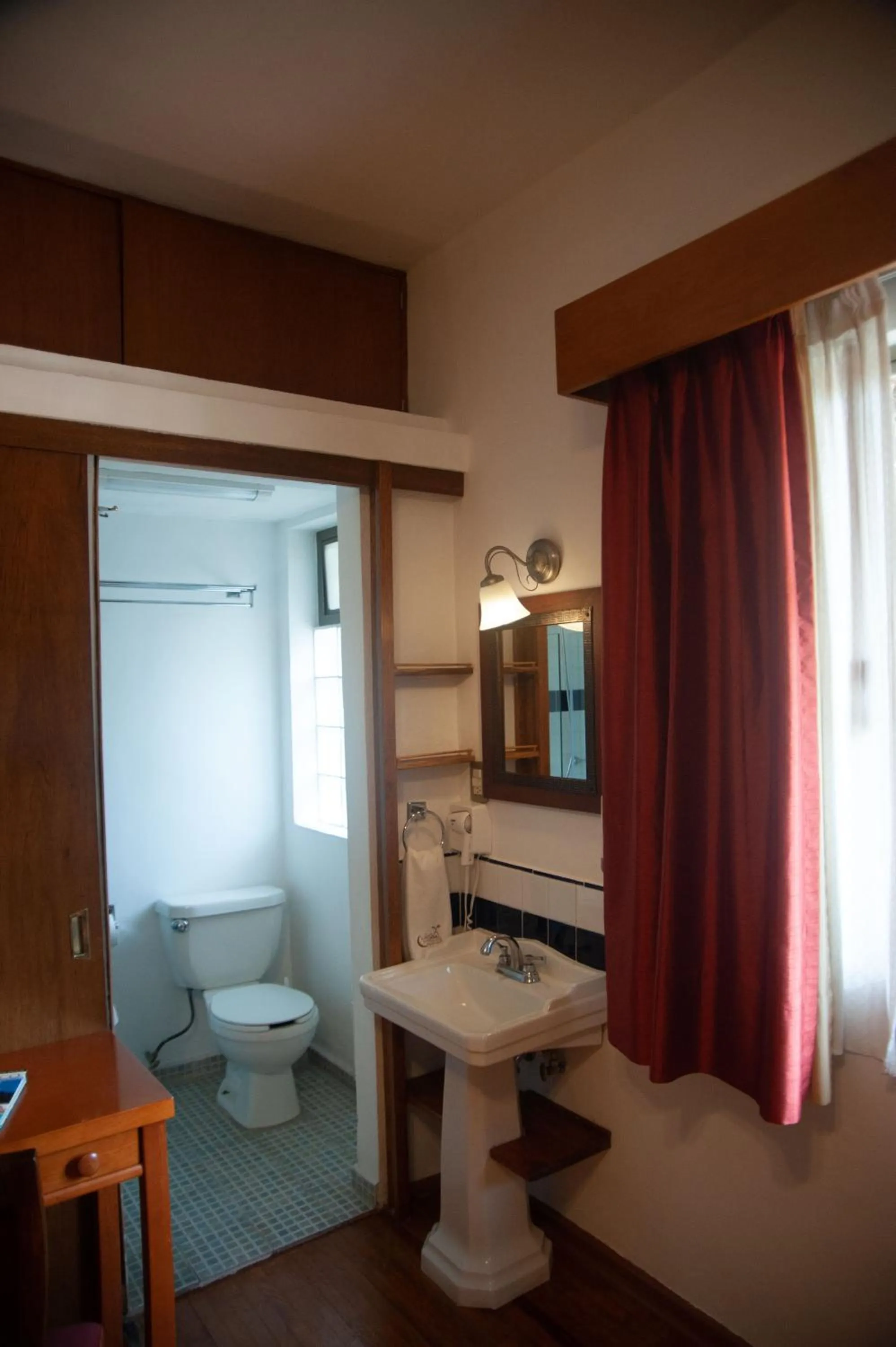 Bathroom in Chalet del Carmen, Coyoacán