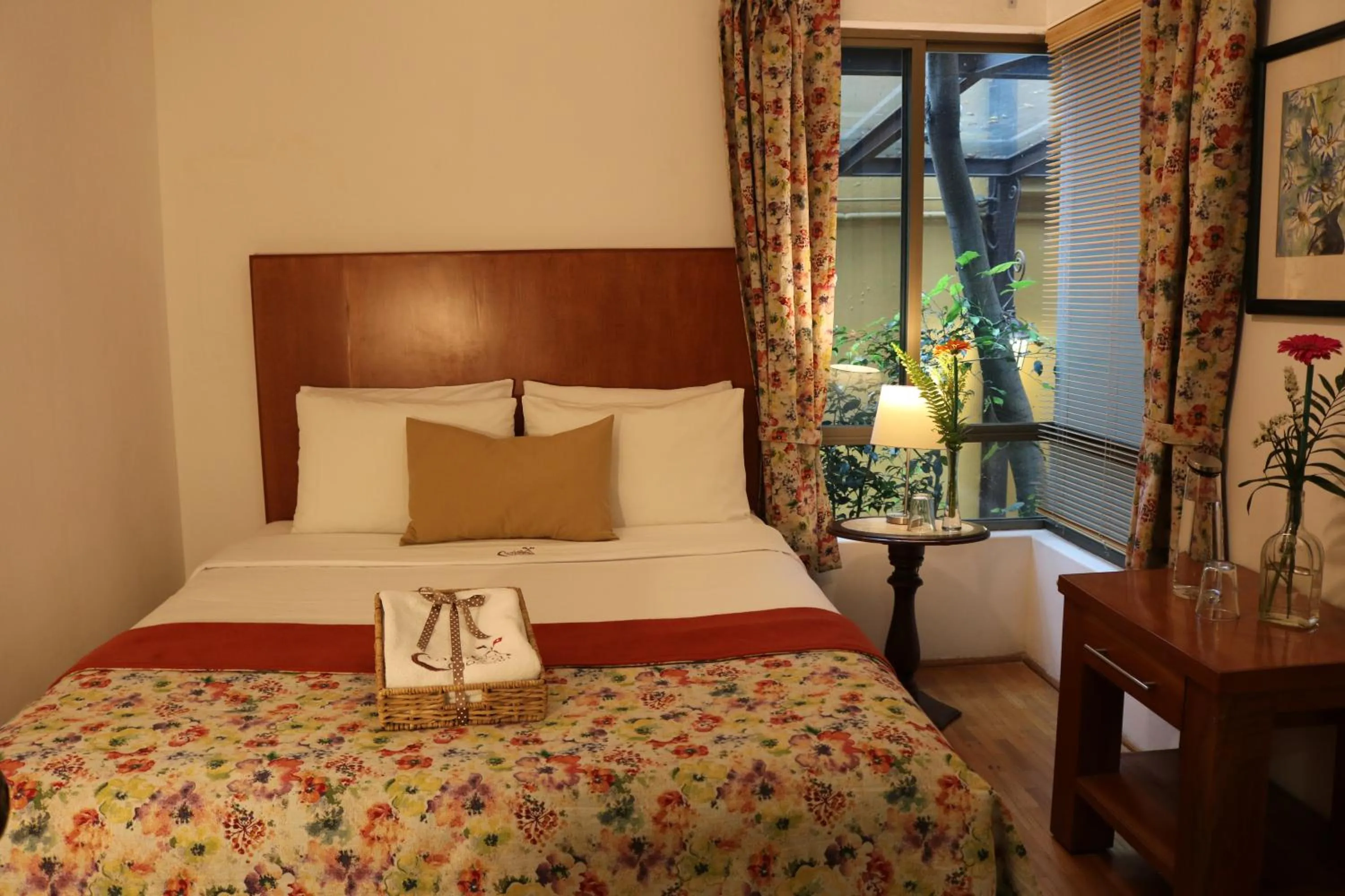 Bed in Chalet del Carmen, Coyoacán