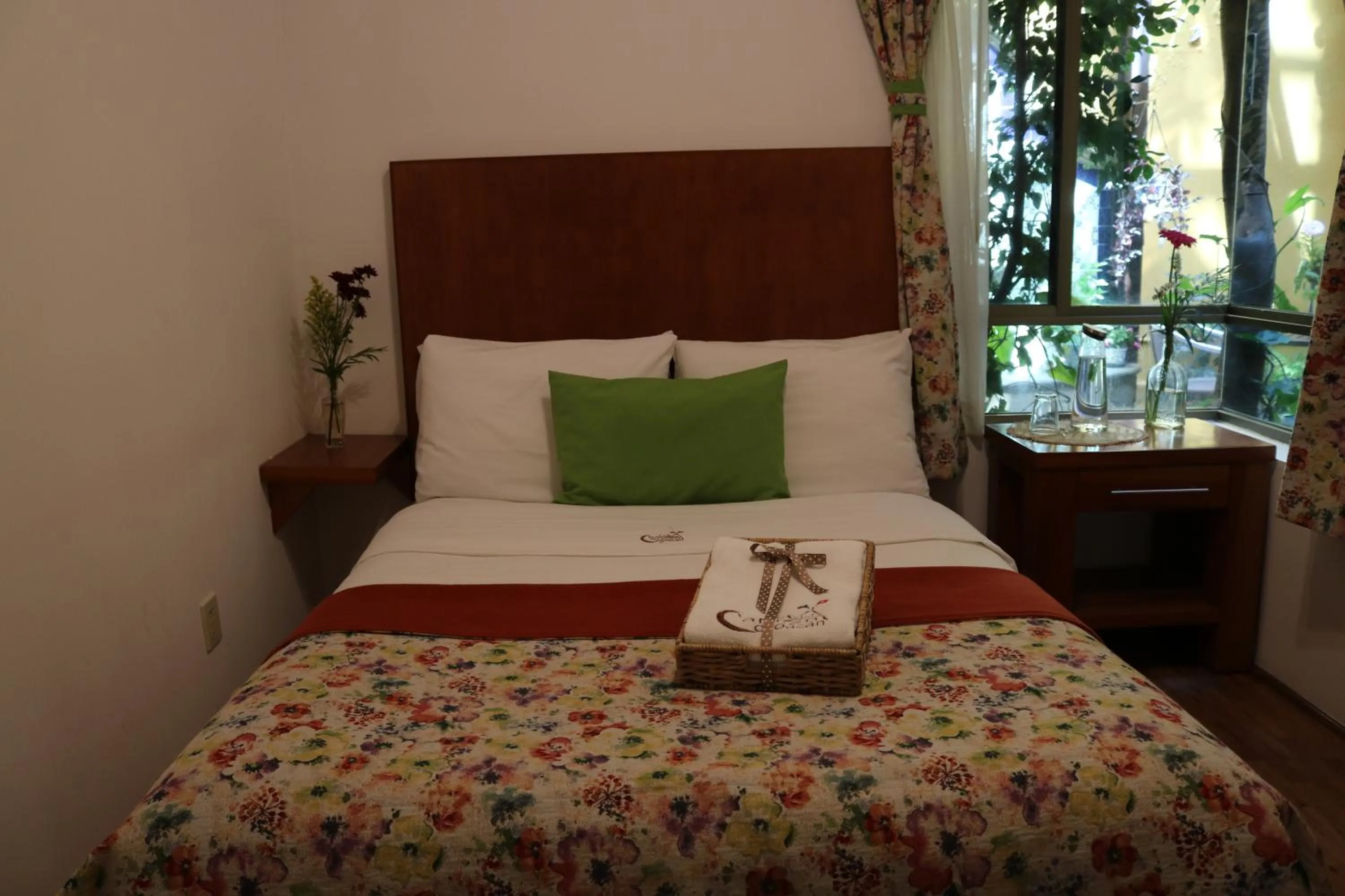 Bed in Chalet del Carmen, Coyoacán