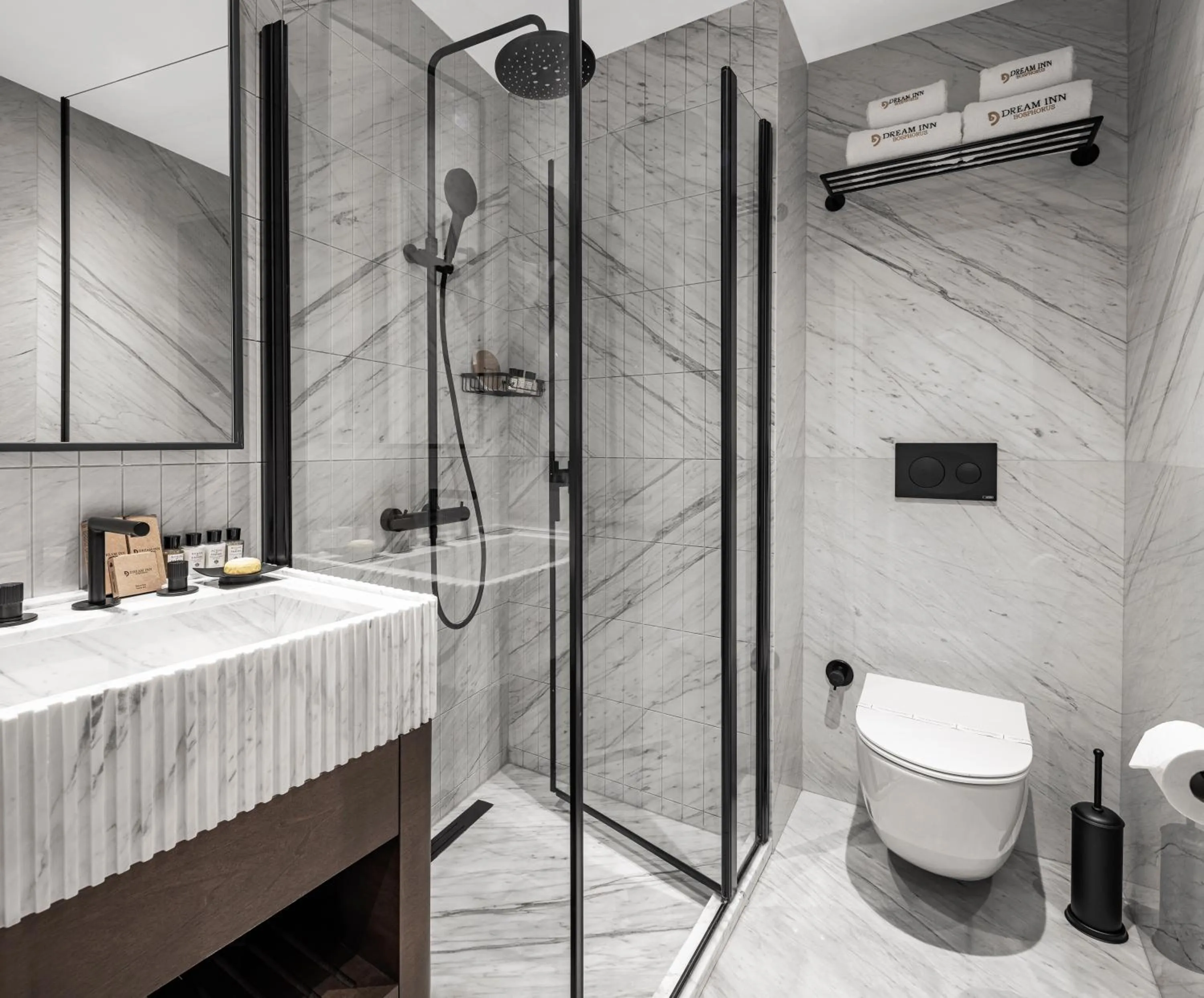 Toilet in Dream Inn Karaköy Bosphorus