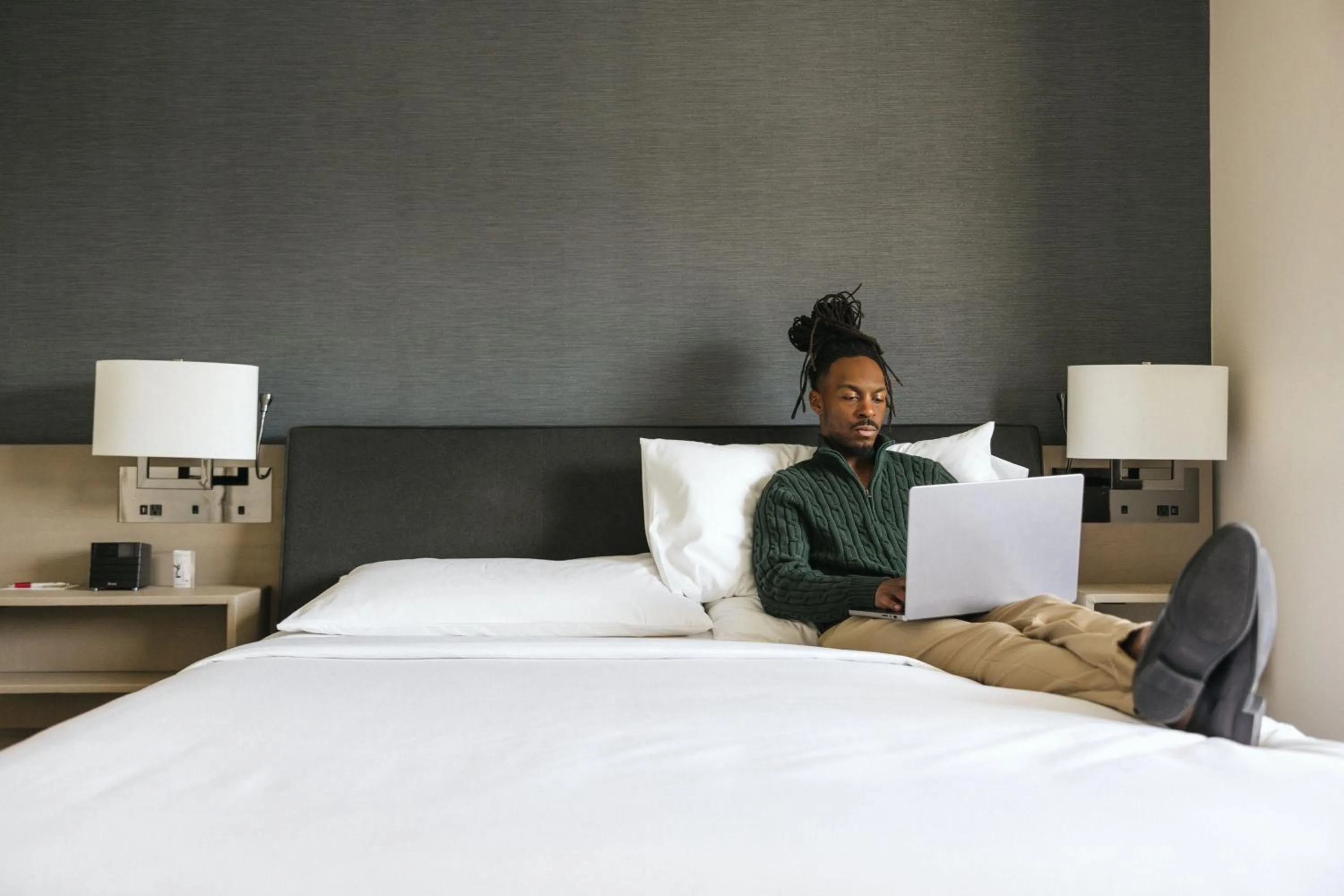Photo of the whole room, Bed in Seattle Marriott Bellevue