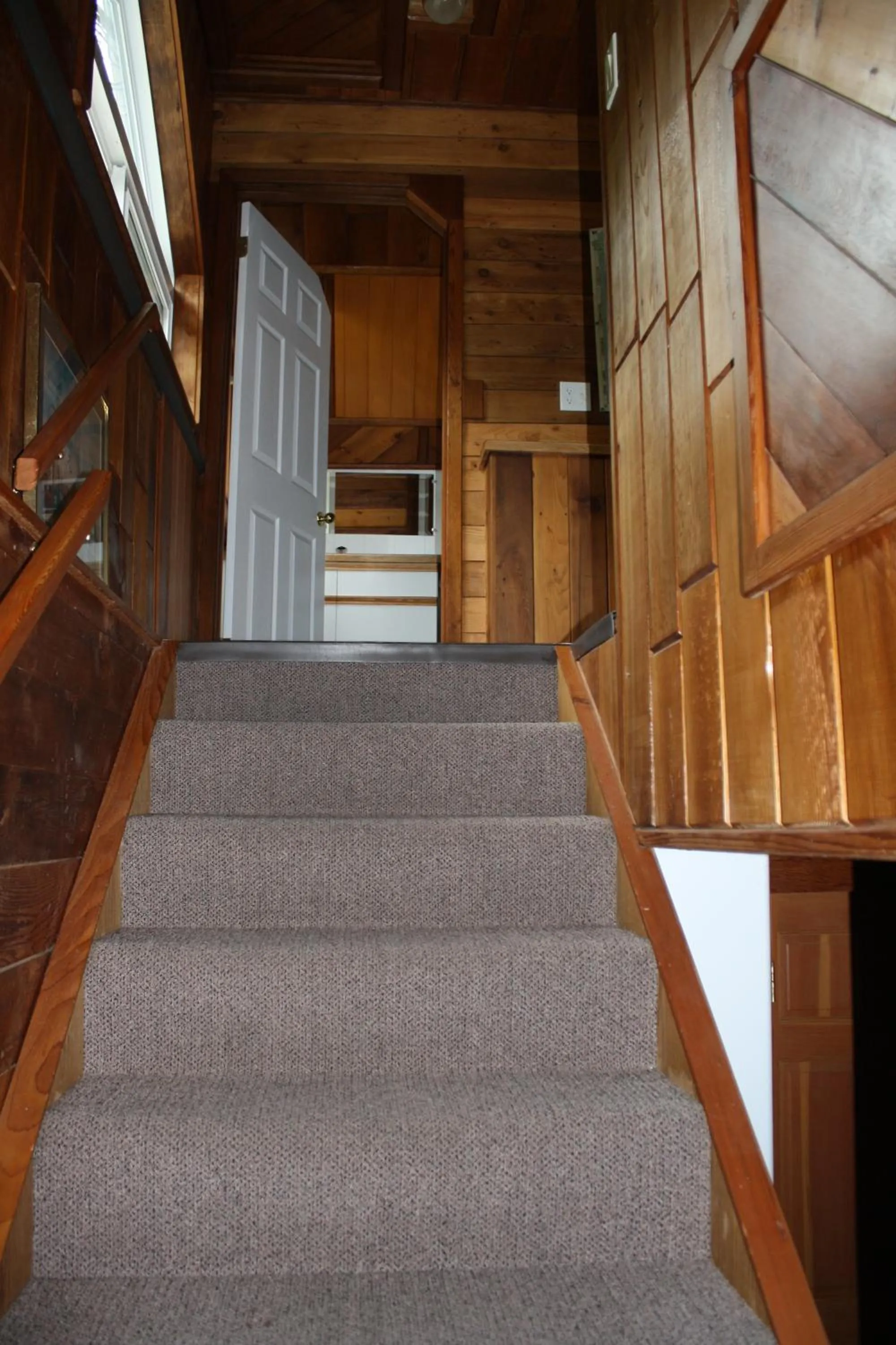 Facade/entrance in Orca Lodge