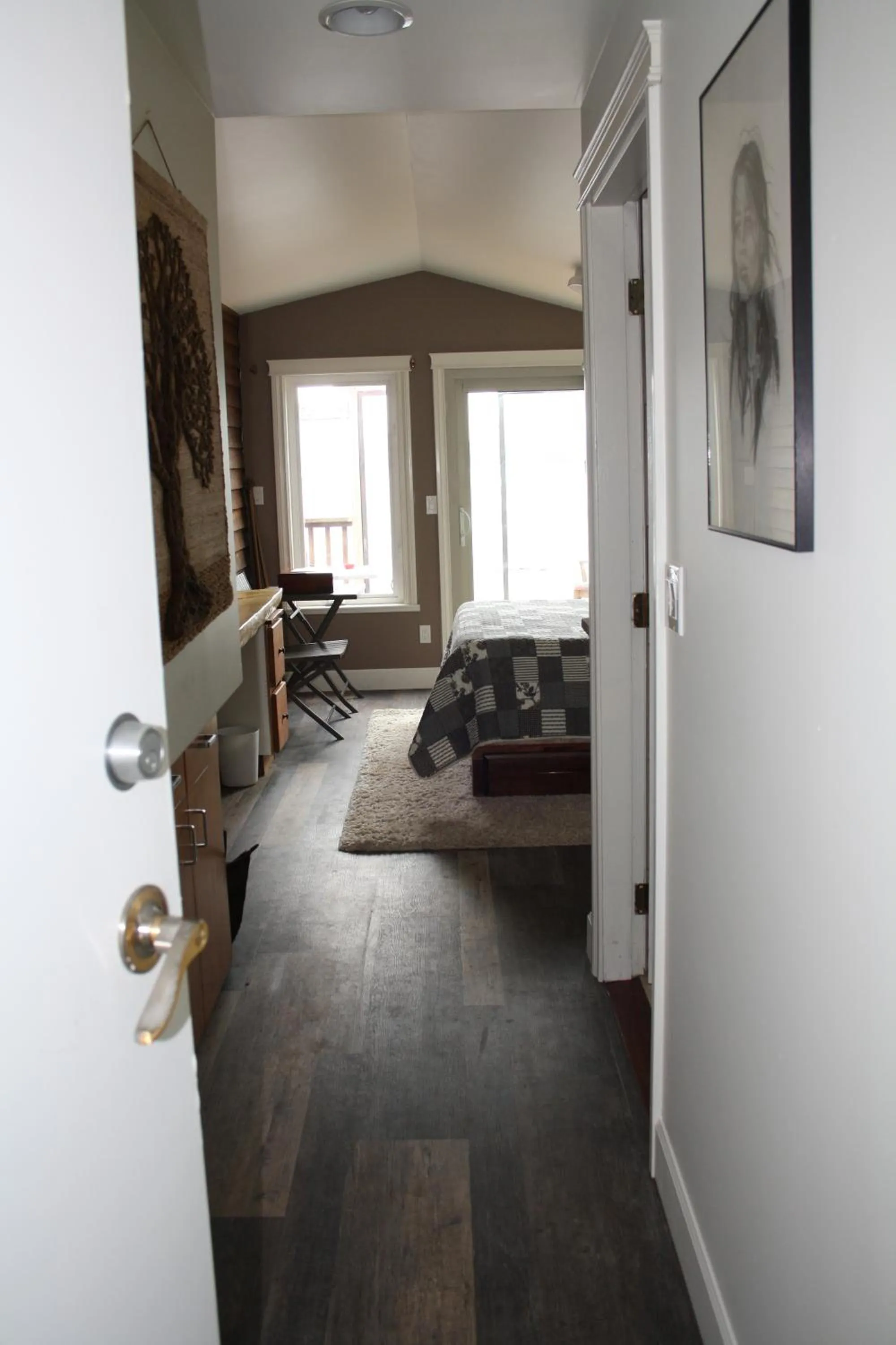 Facade/entrance in Orca Lodge