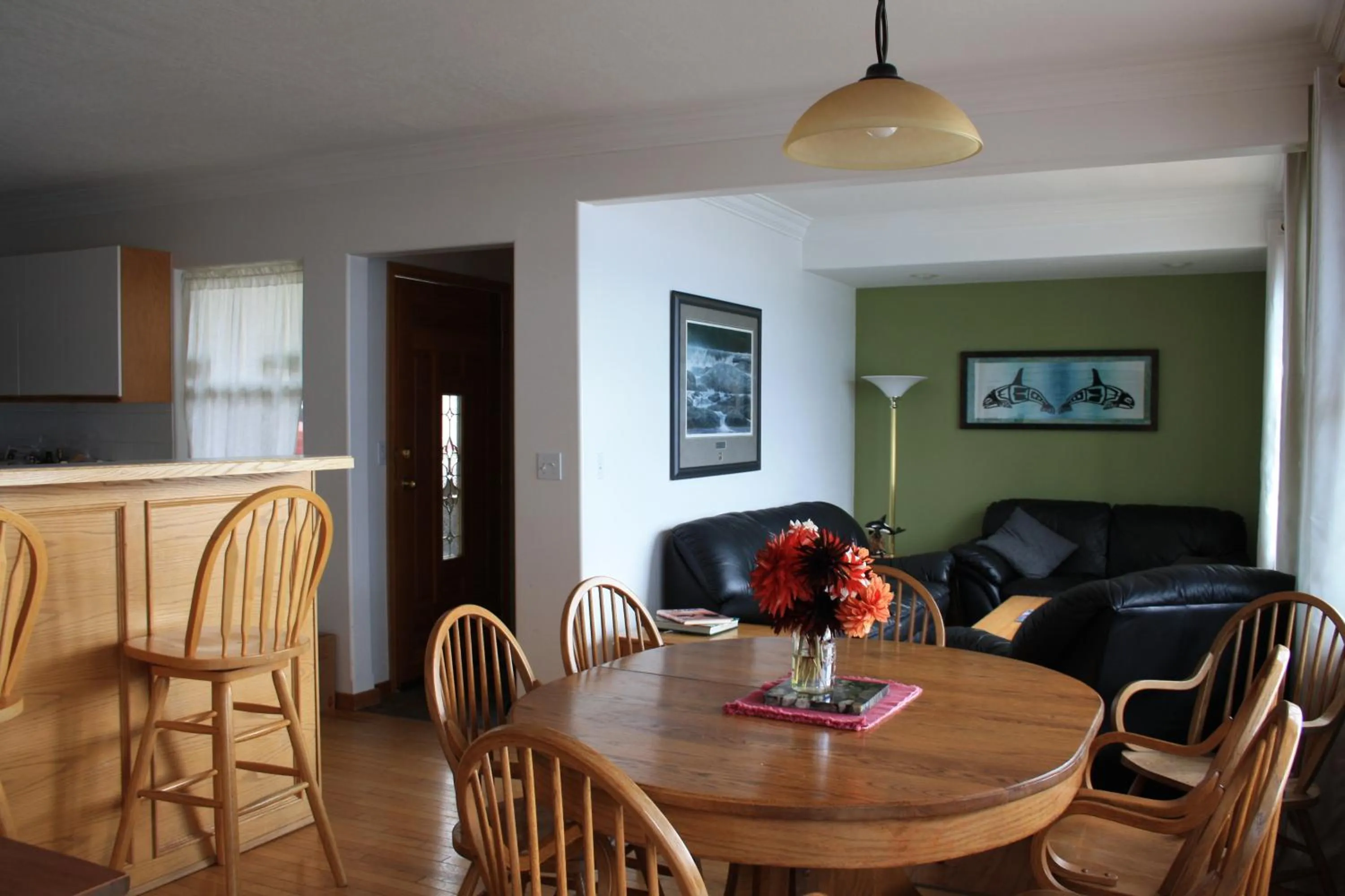 Living room in Orca Lodge