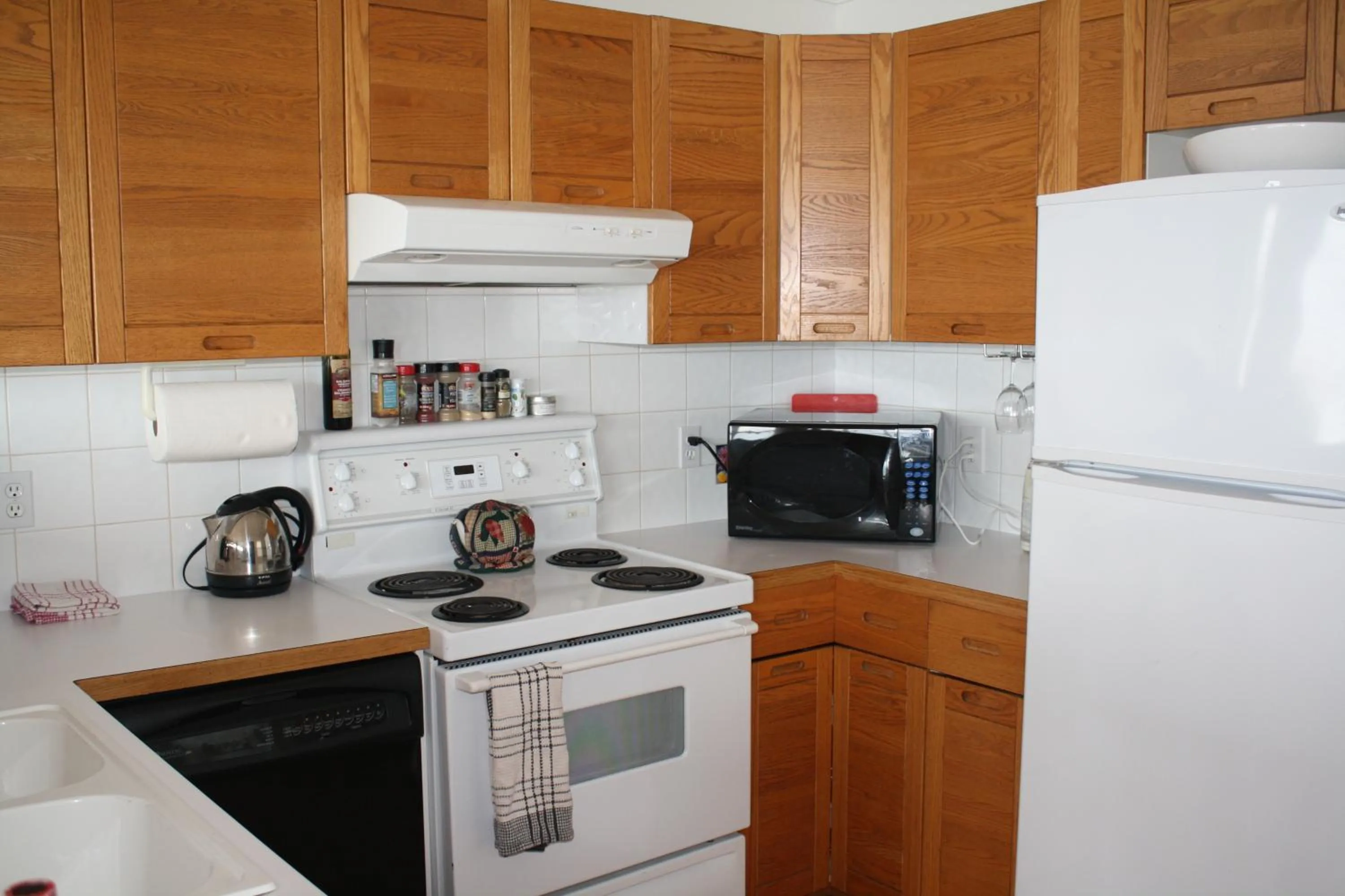 Kitchen or kitchenette in Orca Lodge