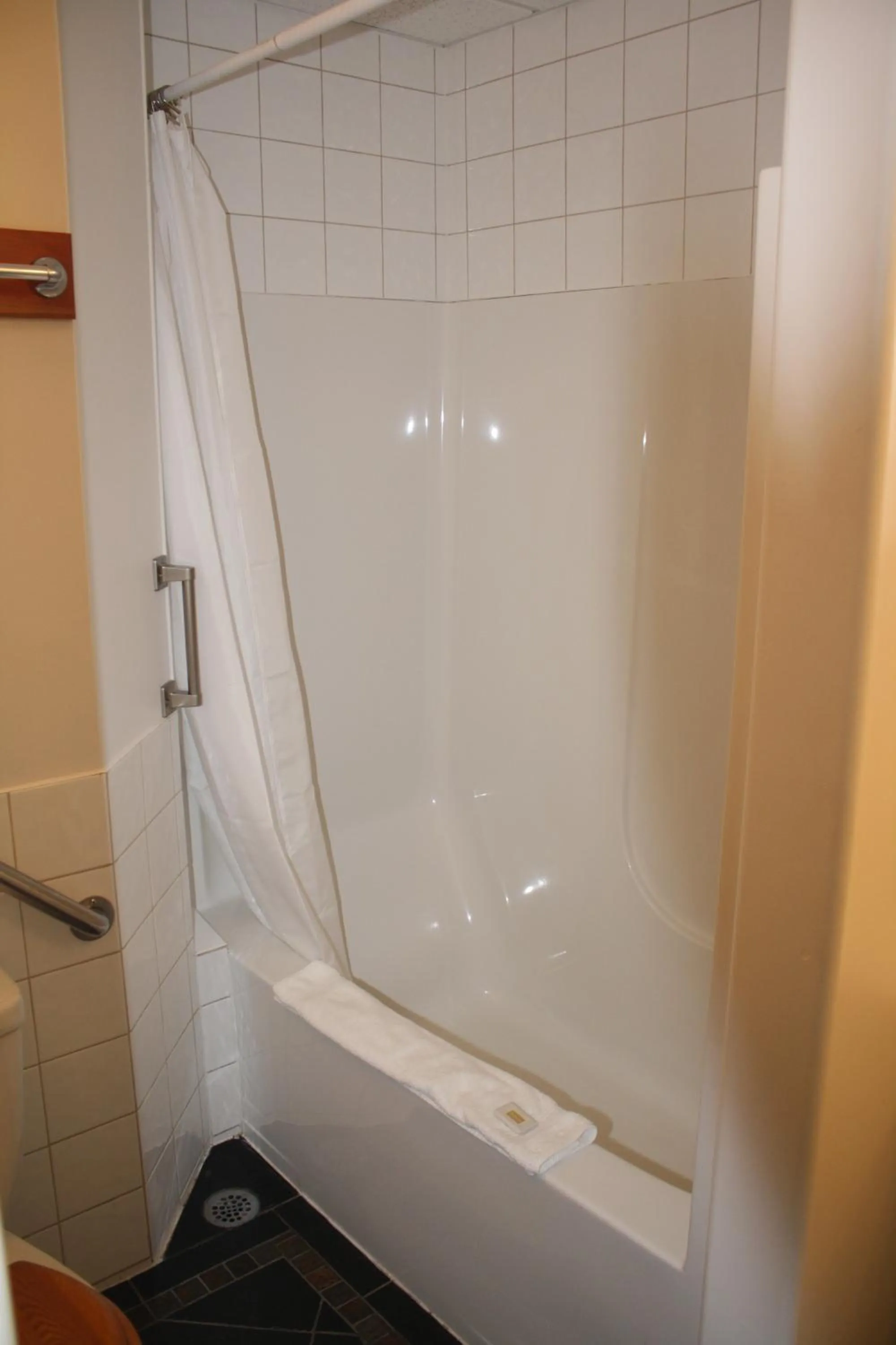 Shower in Orca Lodge