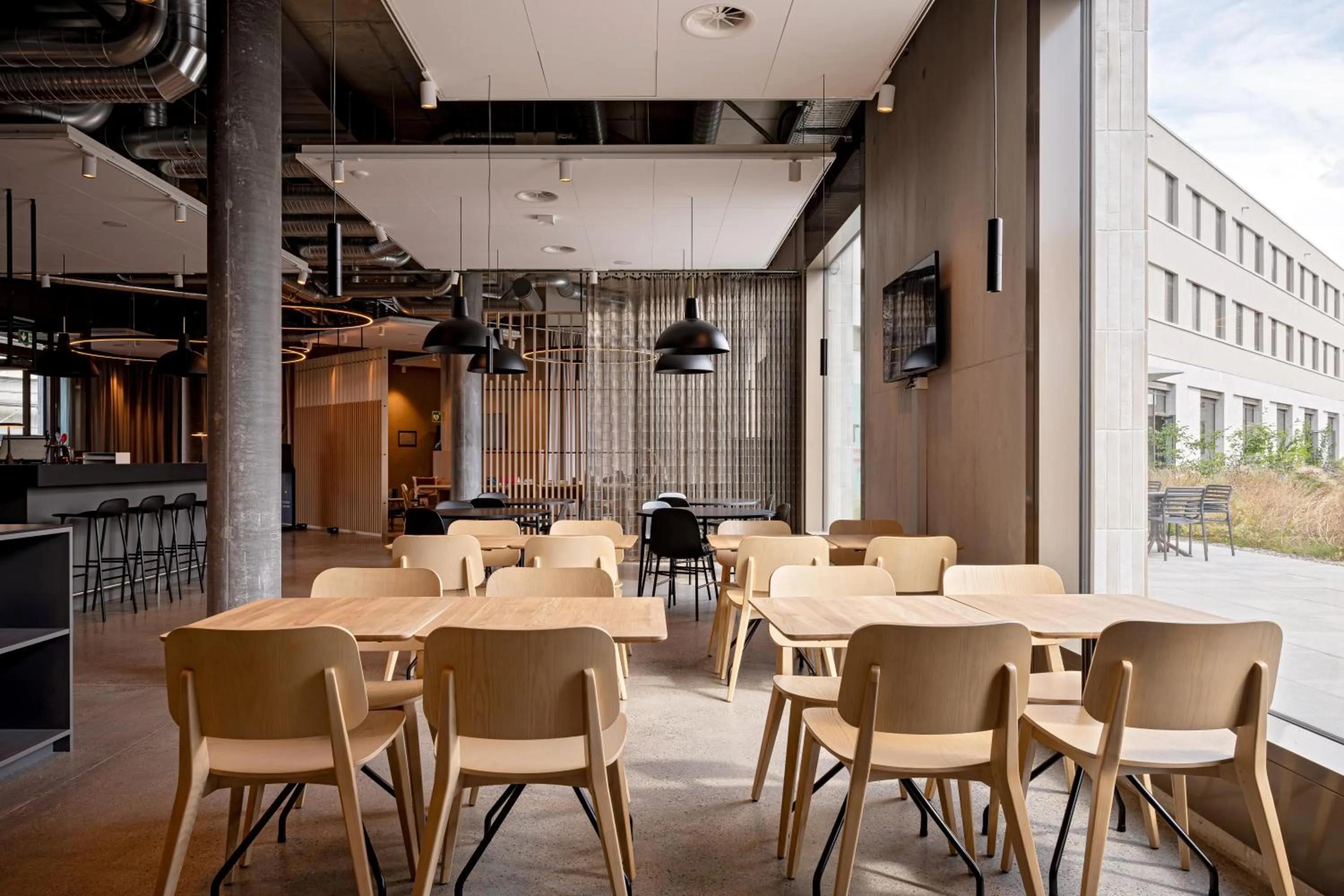 Lounge or bar in Zleep Hotel Lausanne-Chavannes