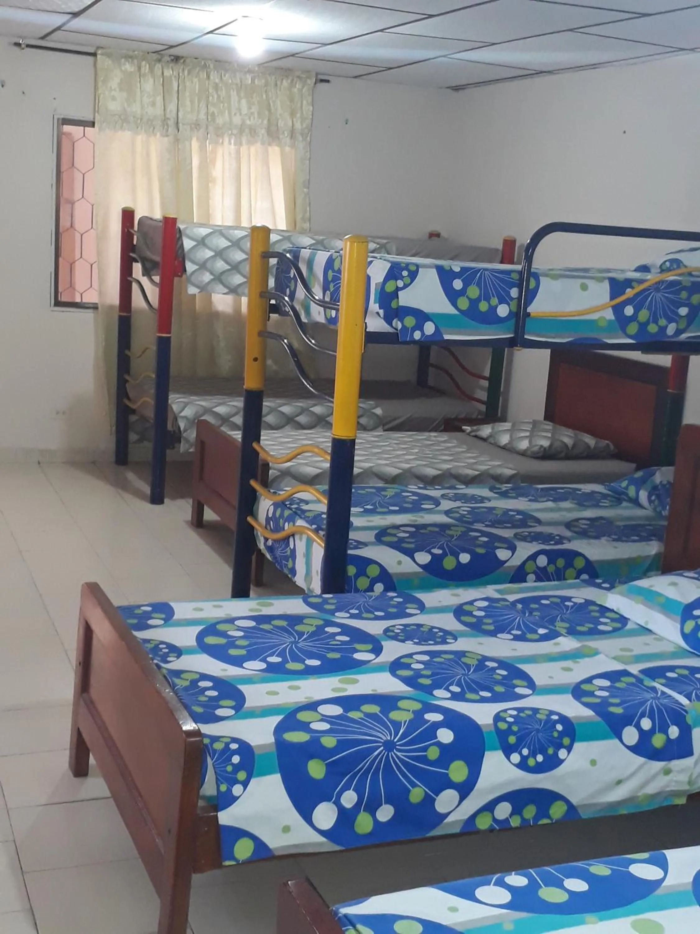 bunk bed, Bed in Hotel Granada Inn