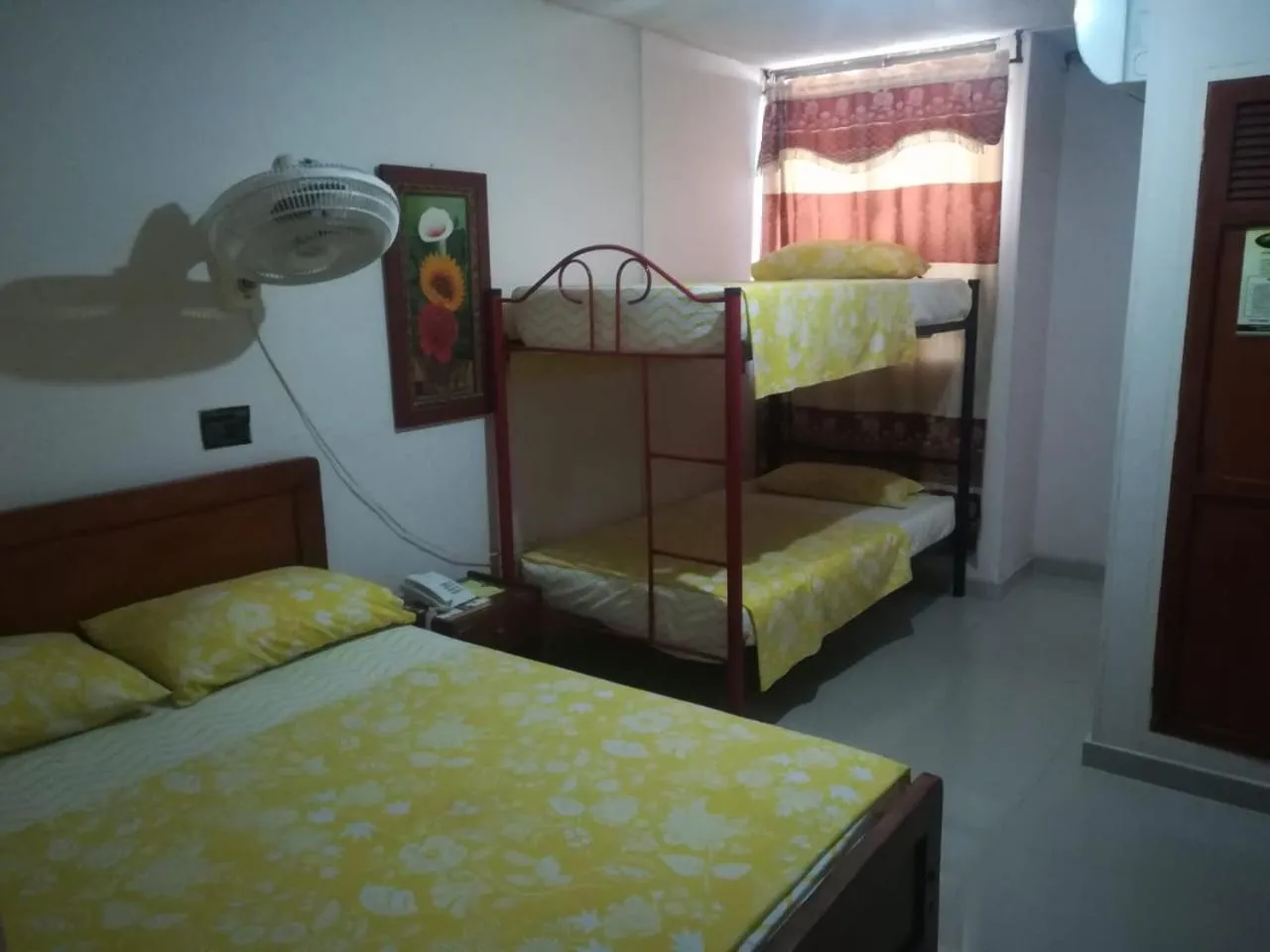 Photo of the whole room, Bed in Hotel Granada Inn