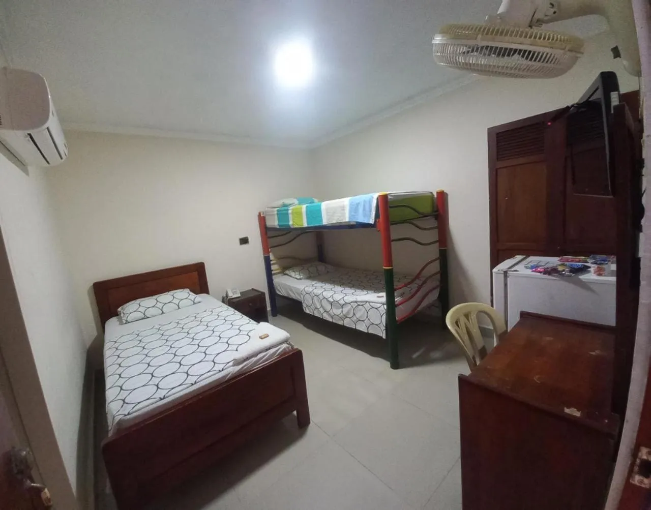 Photo of the whole room, Bed in Hotel Granada Inn