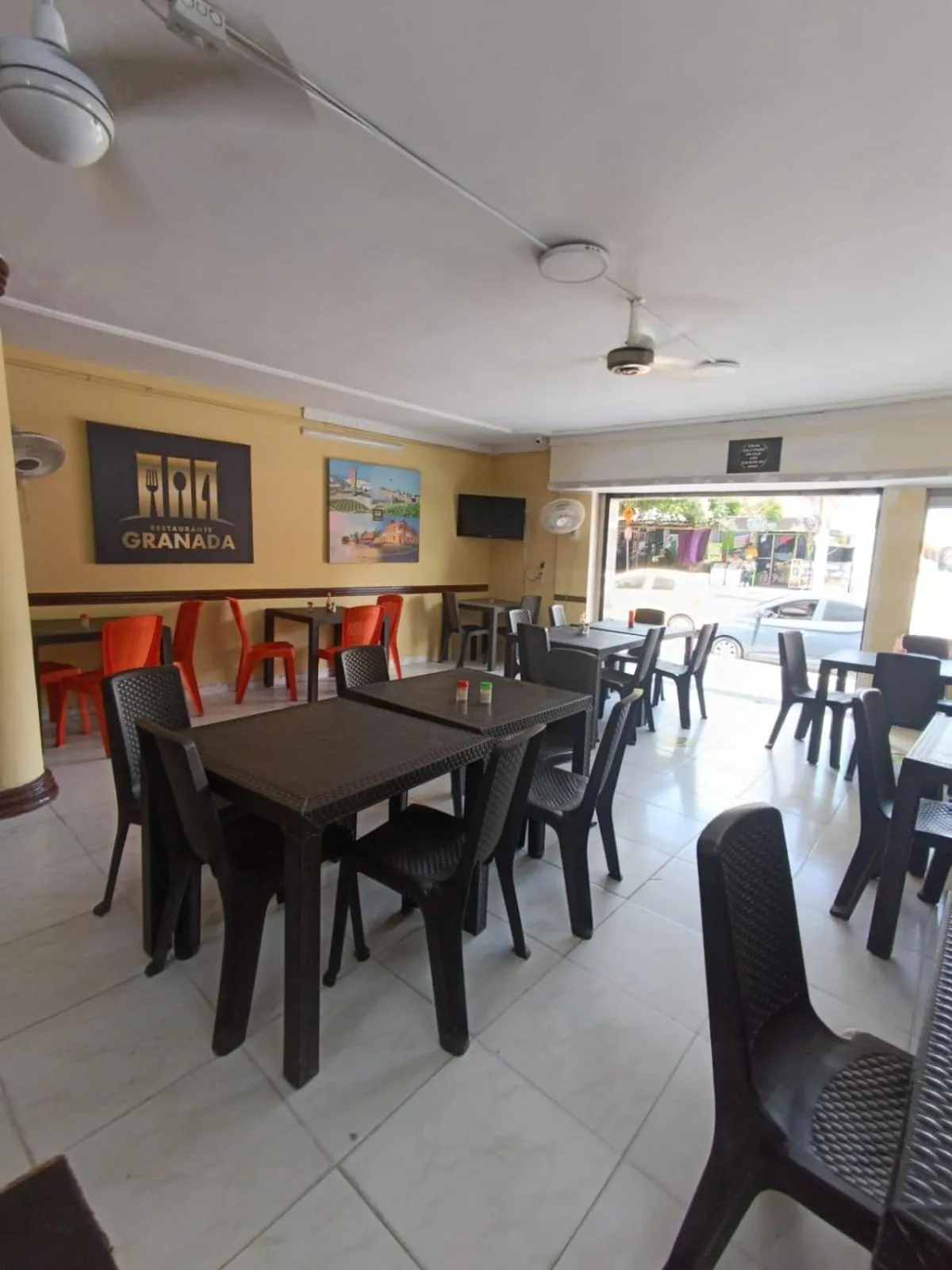 Restaurant/places to eat in Hotel Granada Inn