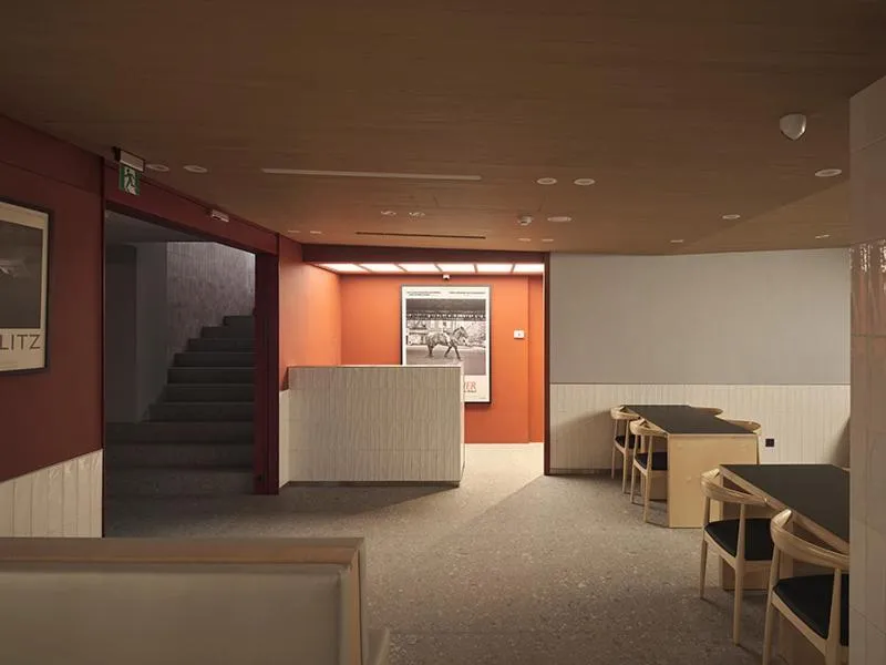 Restaurant/places to eat in Red Dot Hotel